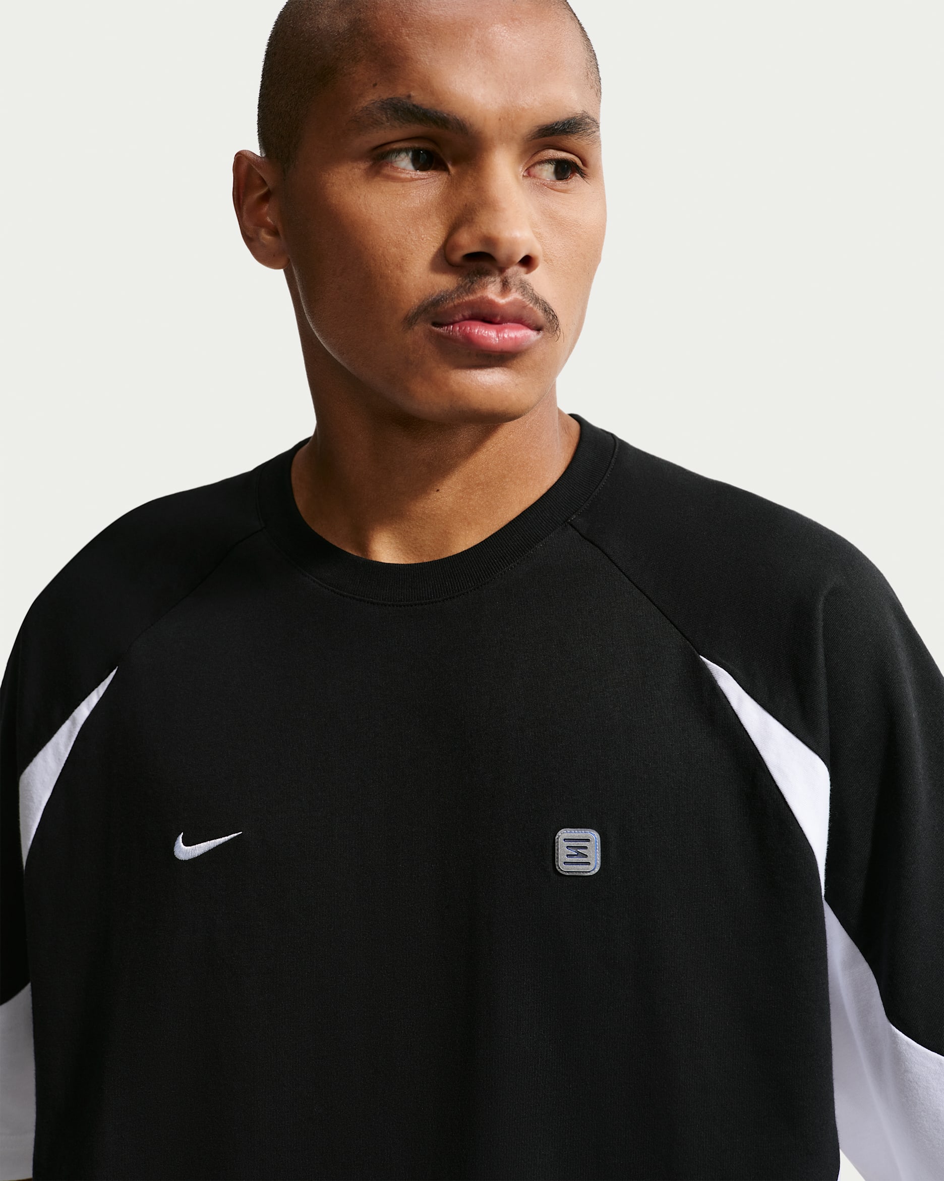 Kortärmad tröja Nike Sportswear för män - Svart/Vit/Game Royal