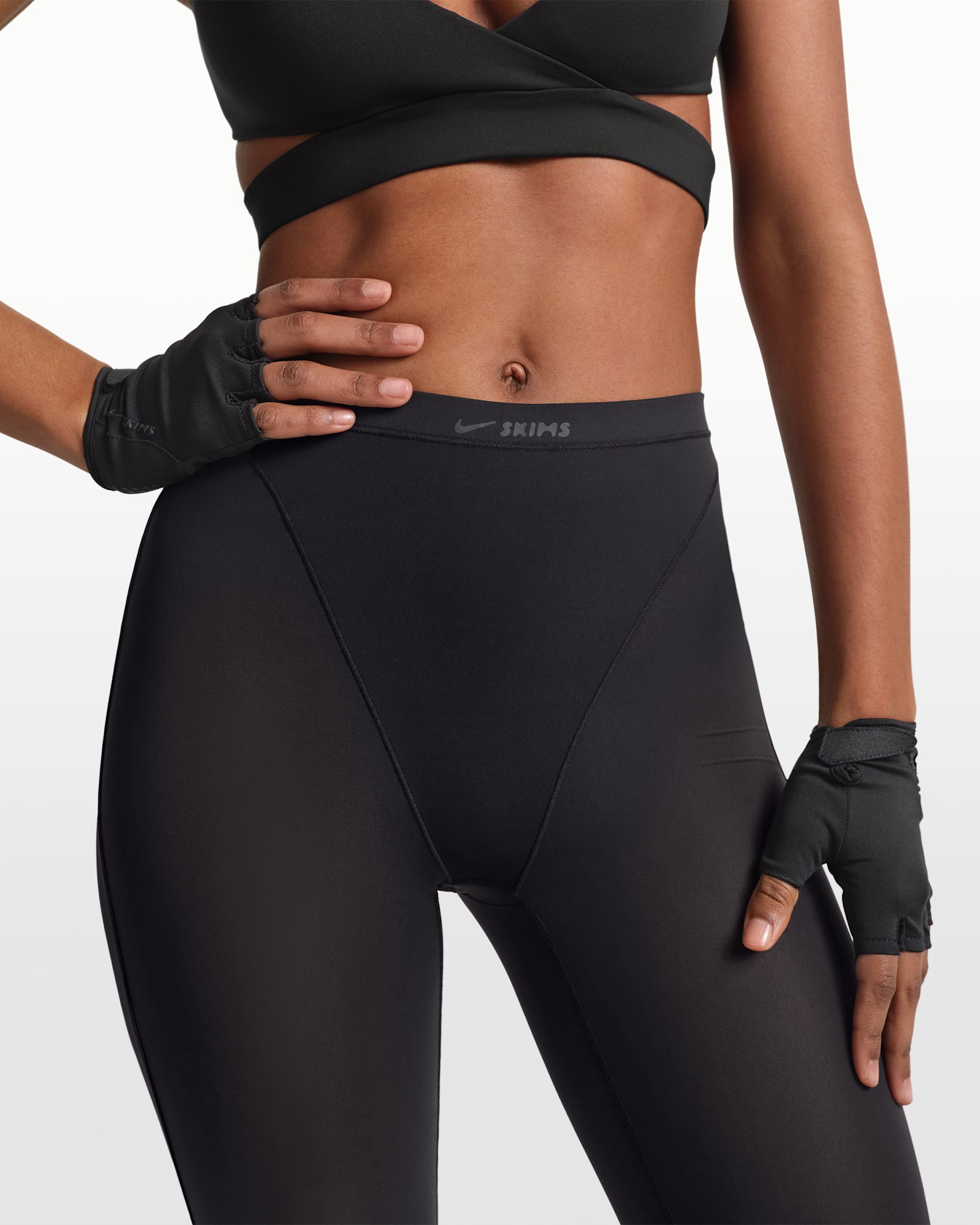 NikeSKIMS Weightless Layers Women's High-Waisted V-Panel Leggings