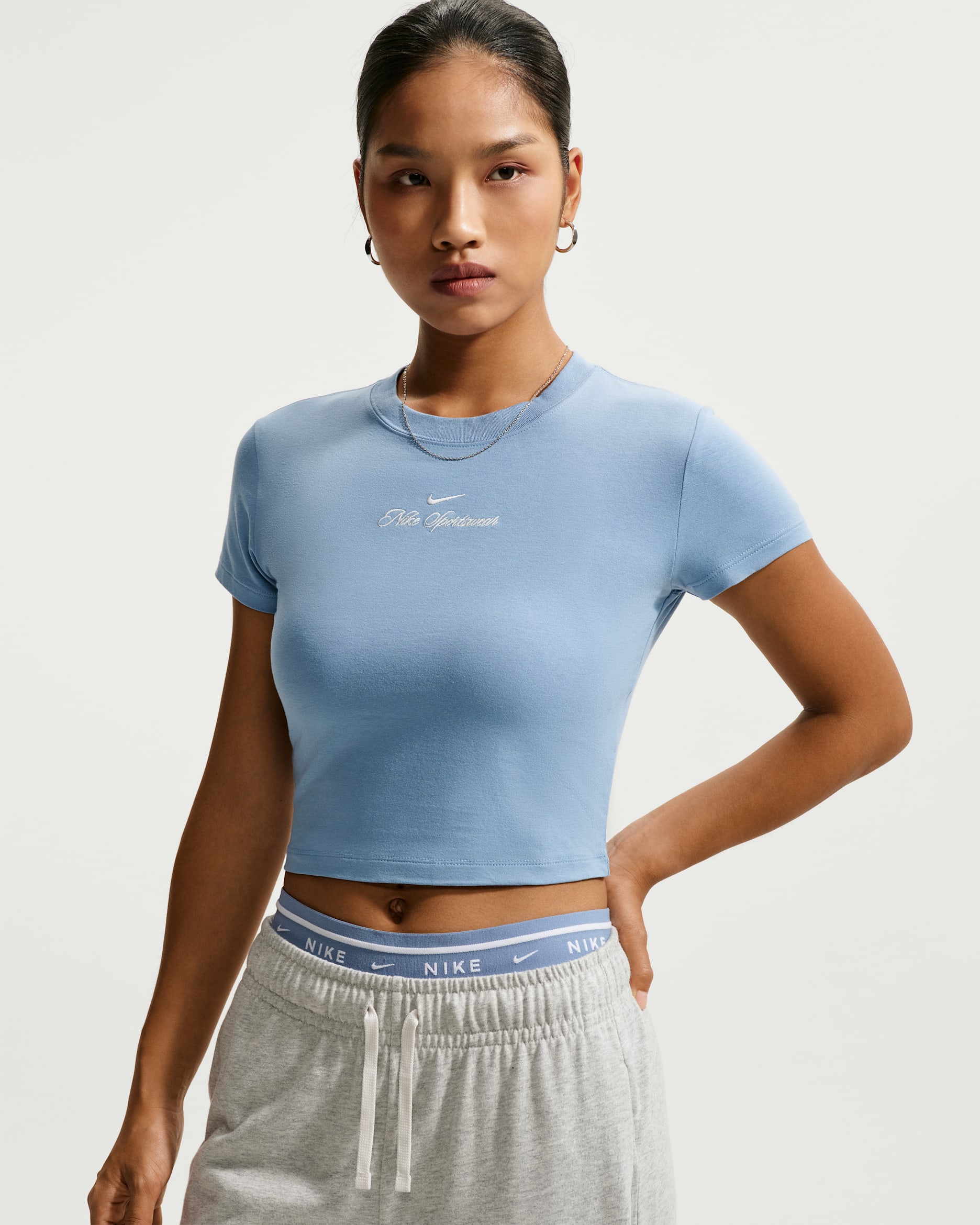 เสื้อยืดผู้หญิงเอวลอยทรงเข้ารูป Nike Sportswear Chill Knit - Work Blue