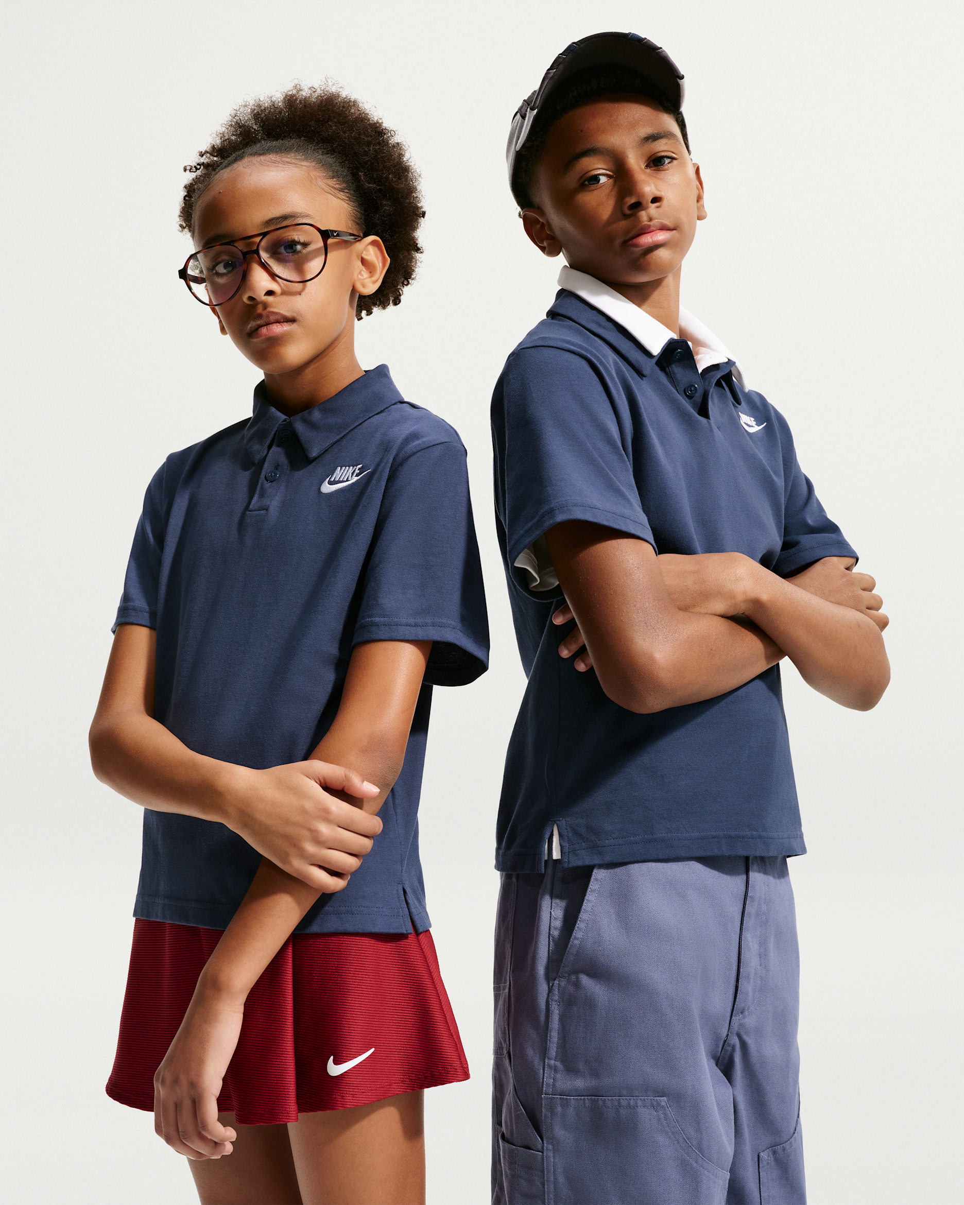 Nike Sportswear Club Kurzarm-Poloshirt aus Strickmaterial (ältere Kinder) - Midnight Navy/Weiß