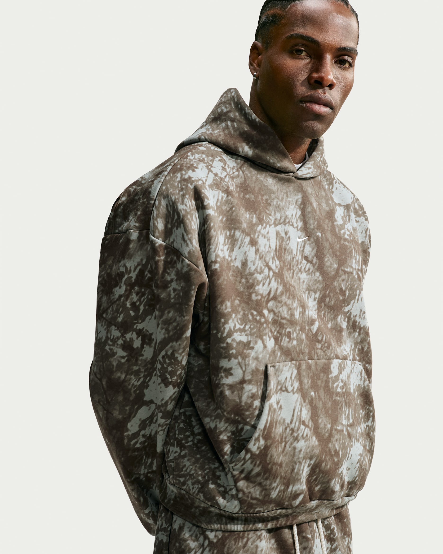 Nike Standard Issue Men's Therma-FIT Brushed Pullover Basketball Hoodie - Medium Olive/Pale Ivory