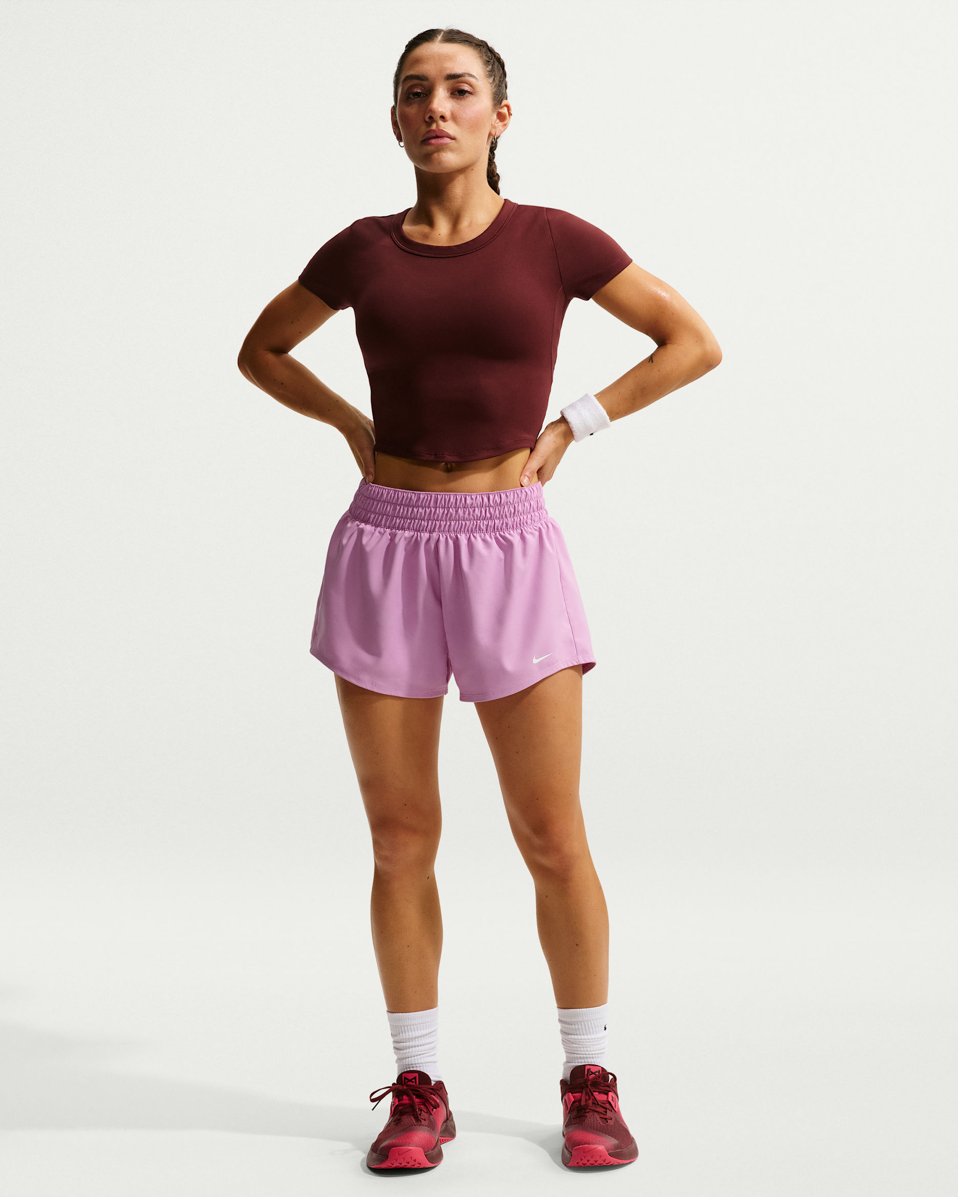 Short doublé à taille mi-basse 8 cm Dri-FIT Nike One pour femme - Light Magenta/Blanc