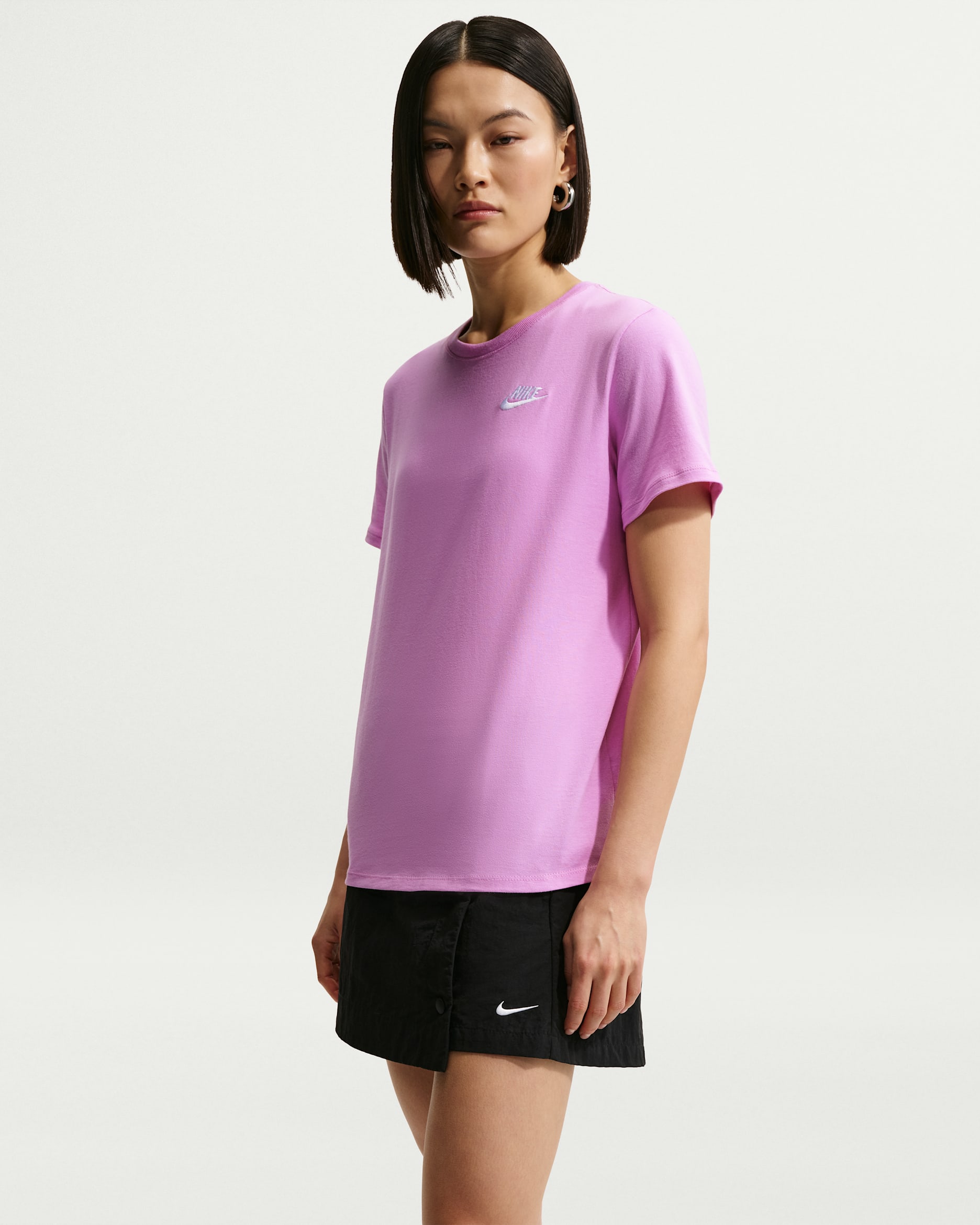 Nike Sportswear Club Essentials Women's T-Shirt - Light Magenta