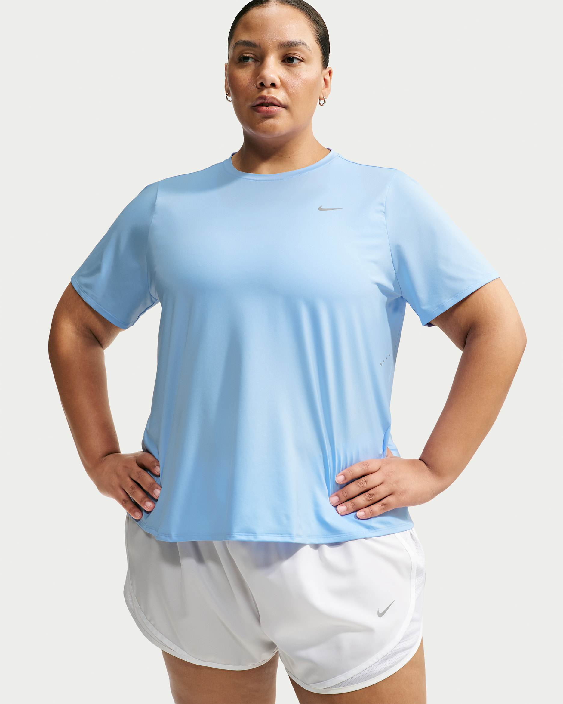 Playera de correr Dri-FIT para mujer (talla grande) Nike Swift - Aluminio