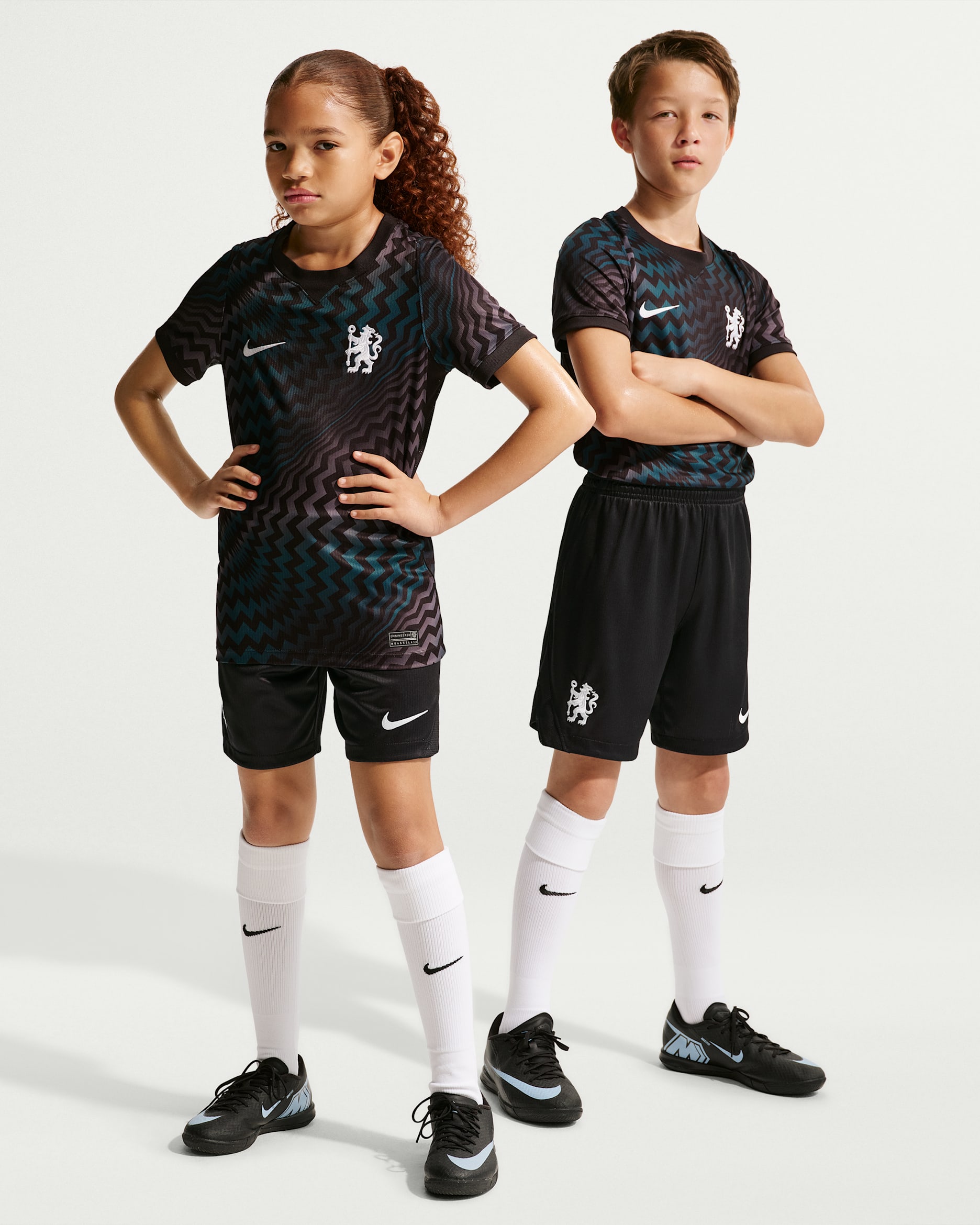 Chelsea FC 2026/27 Stadium Goalkeeper Older Kids' Nike Dri-FIT Football Replica Shorts - Black/Black/White