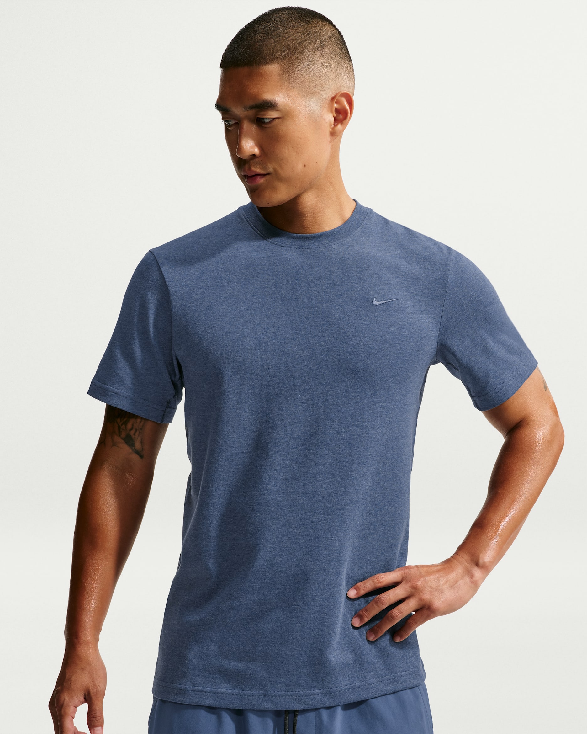 เสื้อยืดเทรนนิ่งผู้ชาย Nike Dri-FIT Primary - New Slate/Heather/New Slate