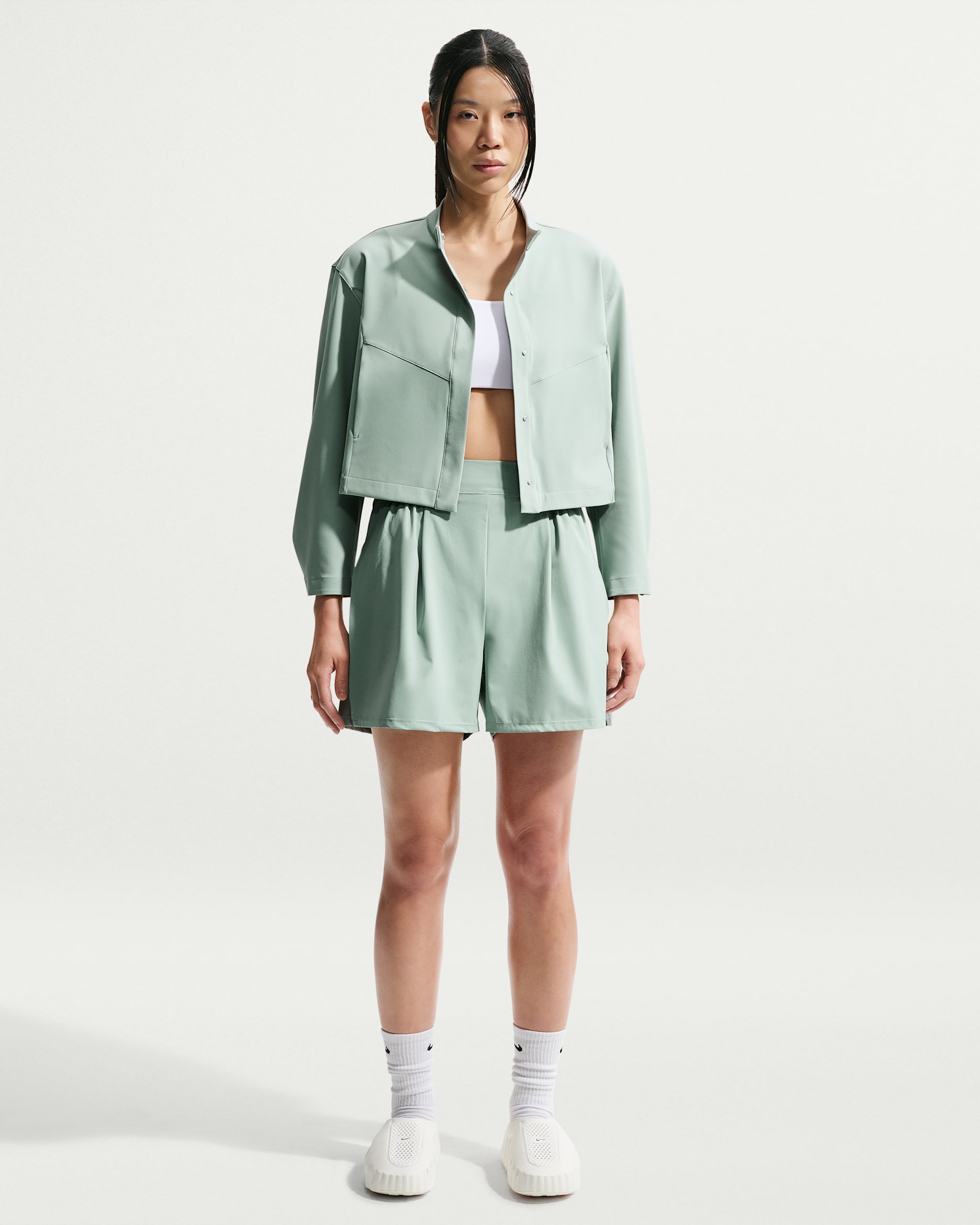 ナイキ 24.7 PerfectStretch ウィメンズ Dri-FIT ハイウエスト ショートパンツ - スチーム/スチーム/ダッチグリーン