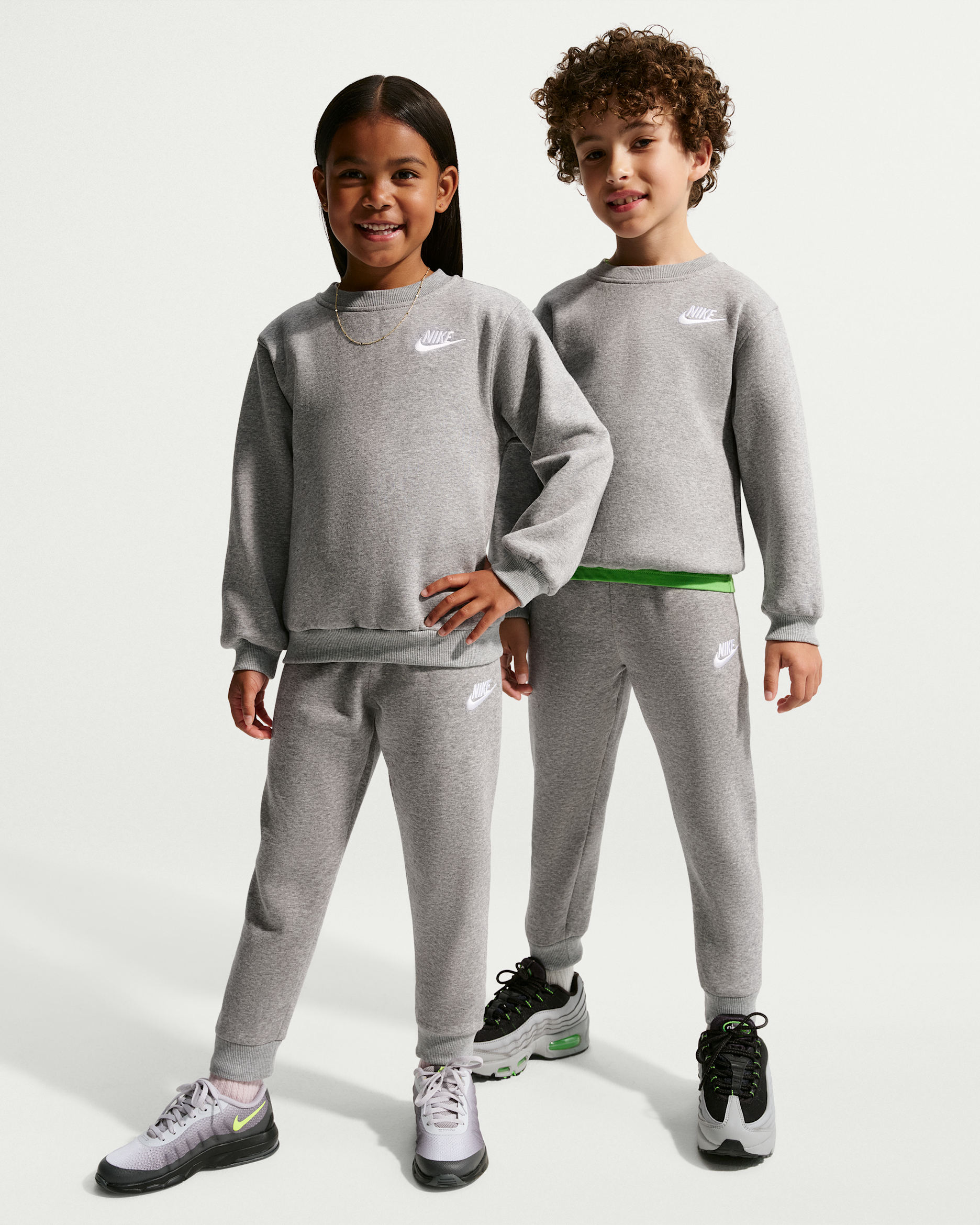 Ensemble deux pièces avec haut à col ras-du-cou Nike pour enfant - Dark Grey Heather/Blanc