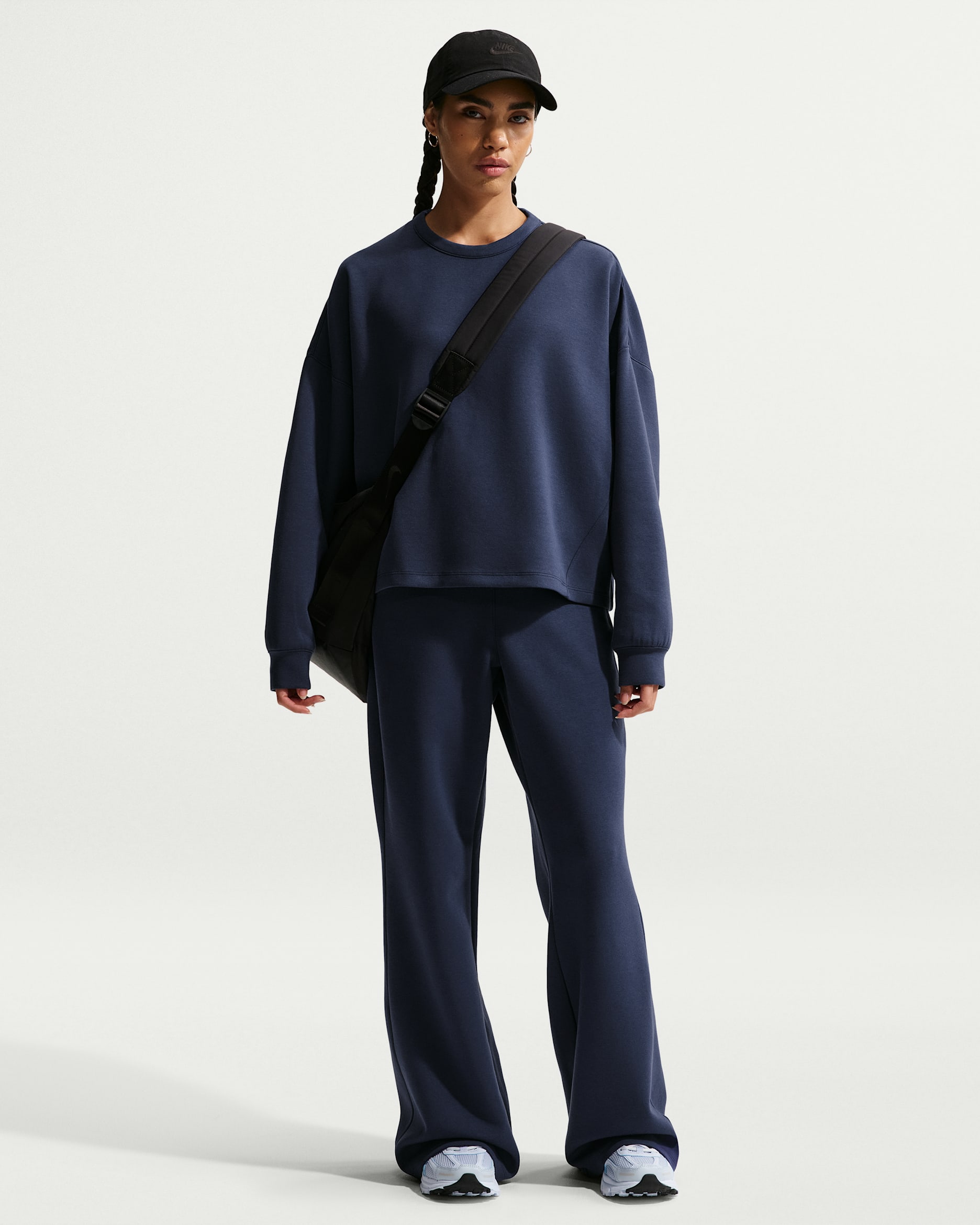 Pants Dri-FIT de tiro alto de pierna holgada y acampanada para mujer Nike 24.7 ImpossiblySoft - Azul marino medianoche/Obsidiana oscuro