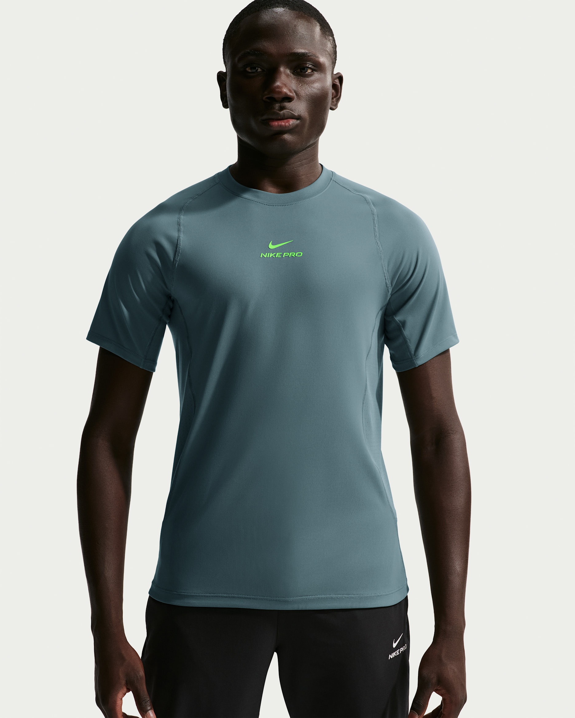 Playera de manga corta Dri-FIT para hombre Nike Pro Training - Pizarra mineral/Verde strike