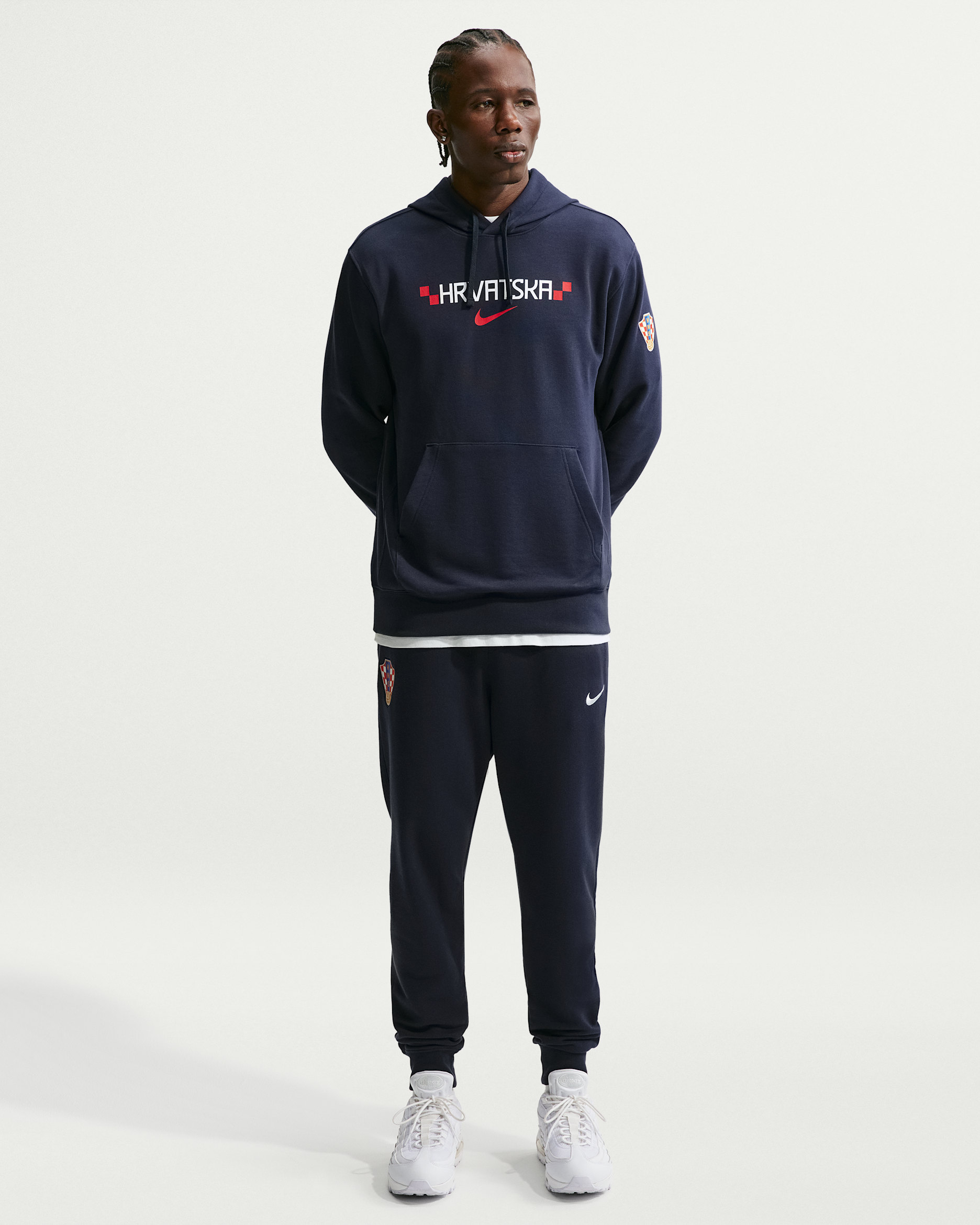 Pantaloni jogger in fleece Nike Club Croazia 2026 – Uomo - Ossidiana/Bianco