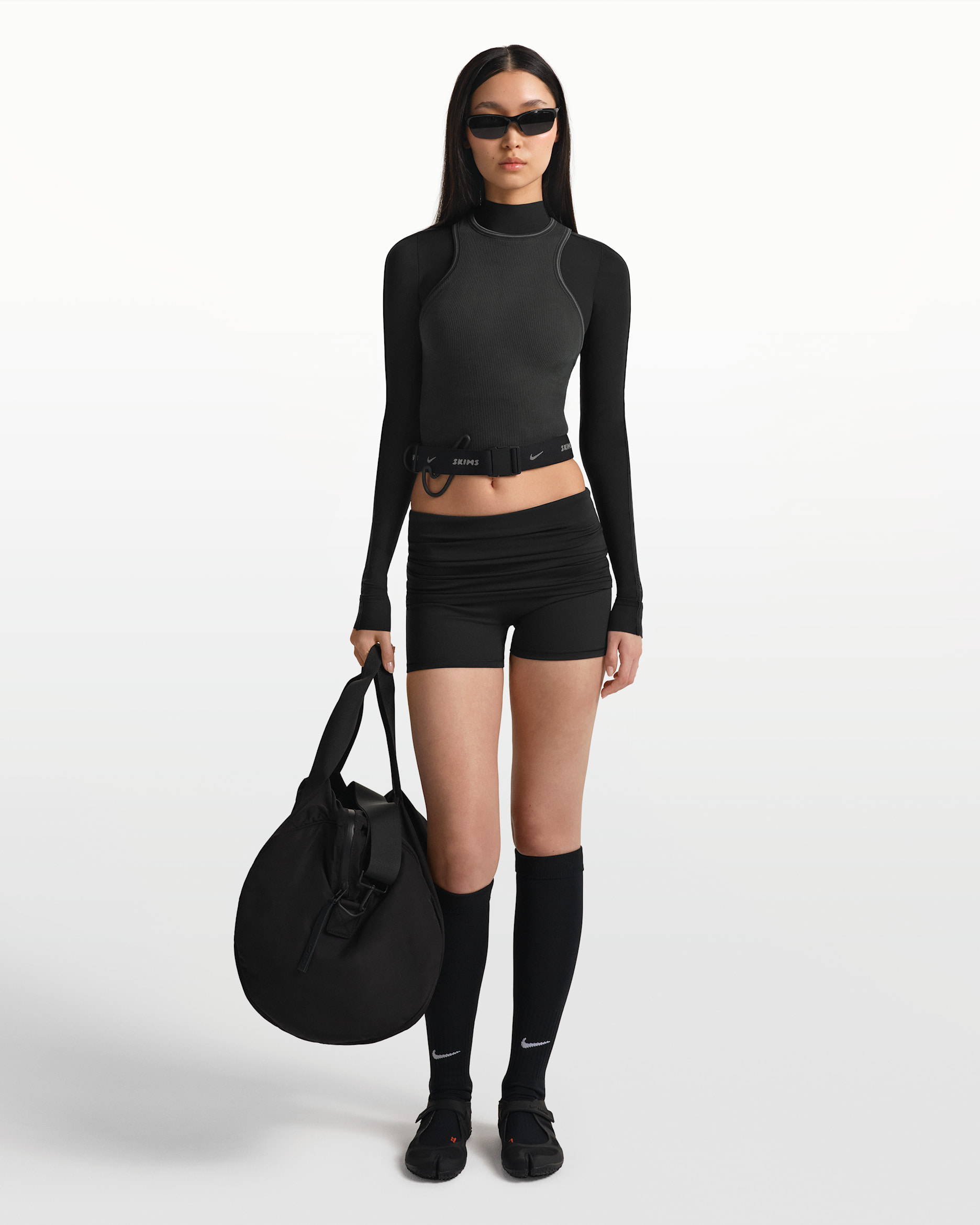 NikeSKIMS 매트 여성 3인치 폴드 오버 웨이스트밴드 쇼츠 - NSKM OBSIDIAN