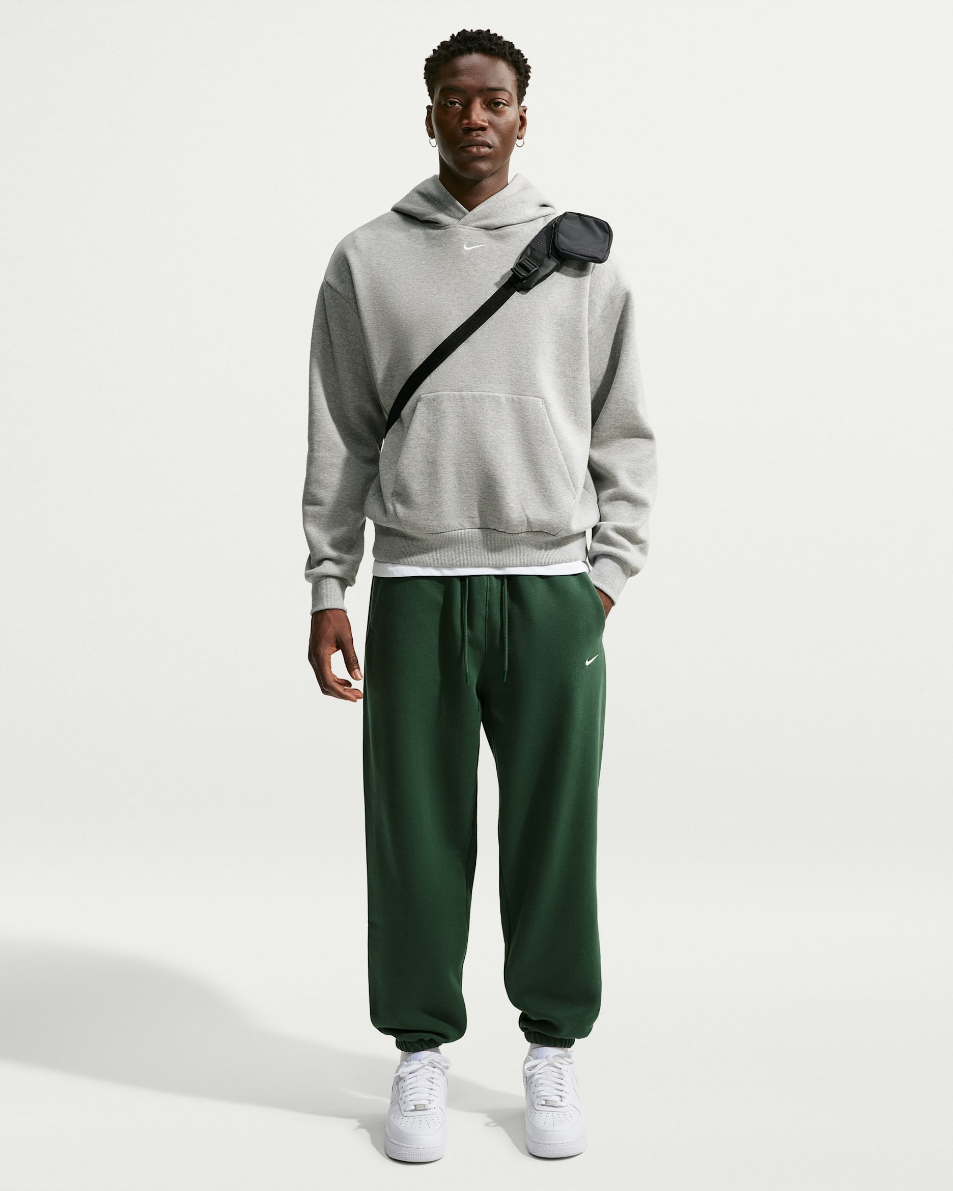 Nike Solo Fleece Men's Cuffed Pants - Fir/Sail
