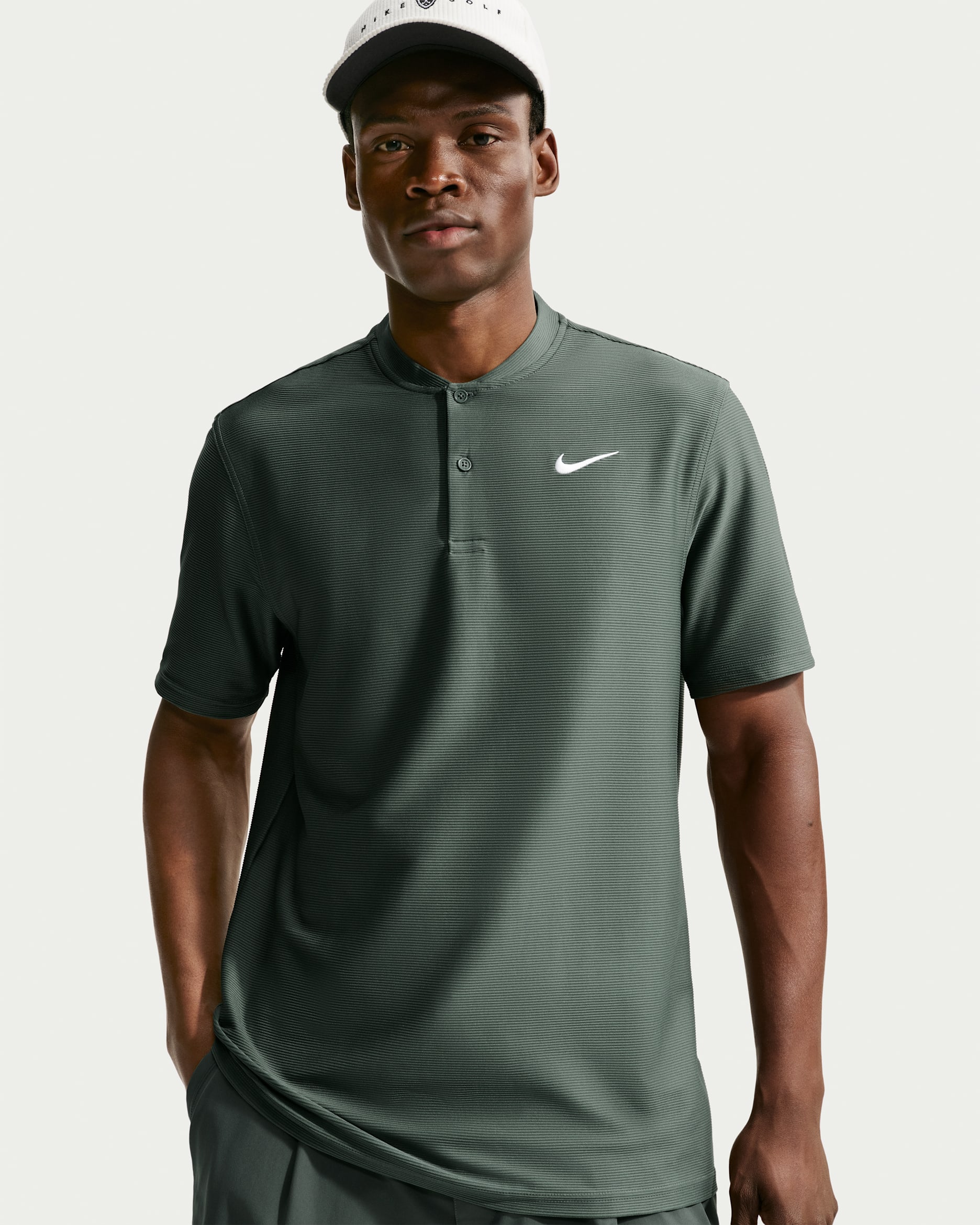 Nike Velocity Dri-FIT Golf-Poloshirt mit Stehkragen (Herren) - Camo Green/Weiß