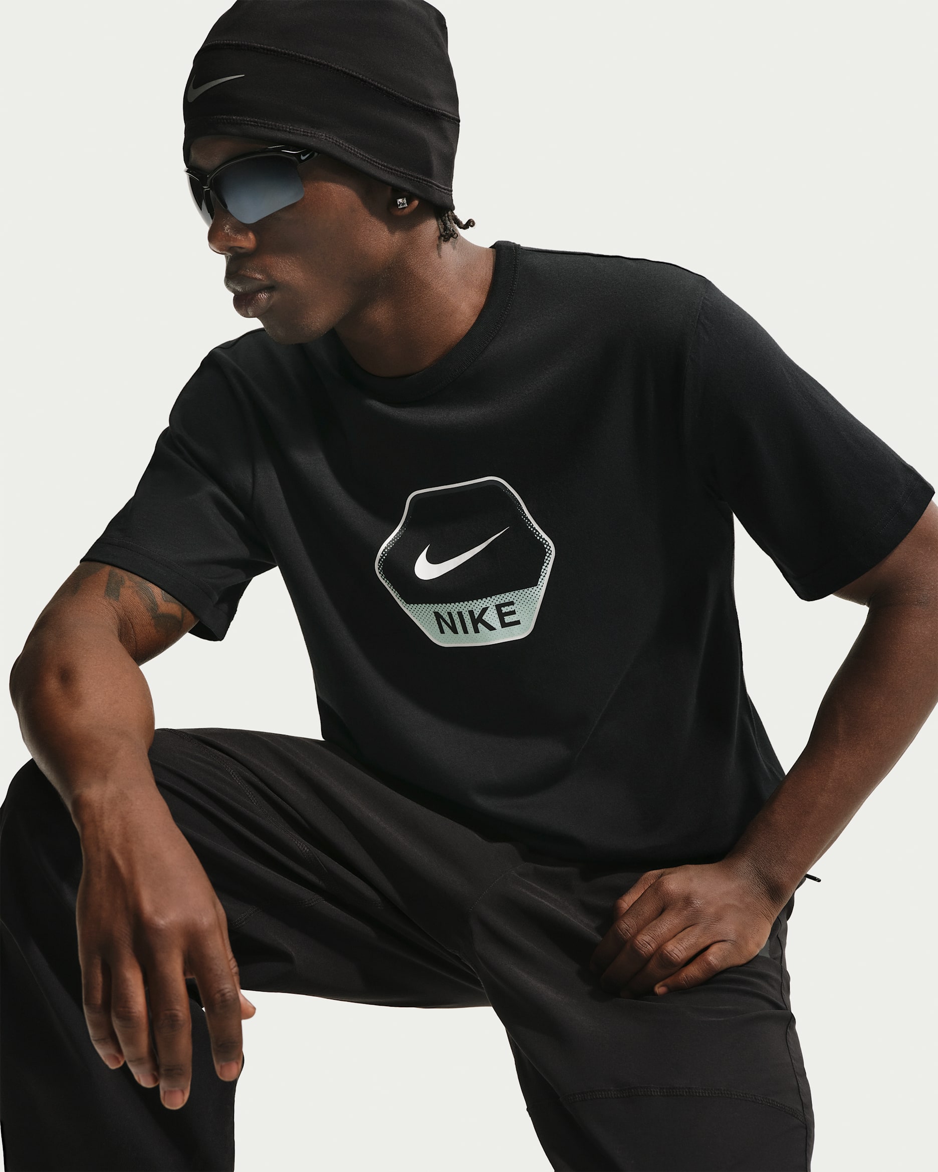 Nike Sportswear T-Shirt (Herren) - Schwarz/Igloo