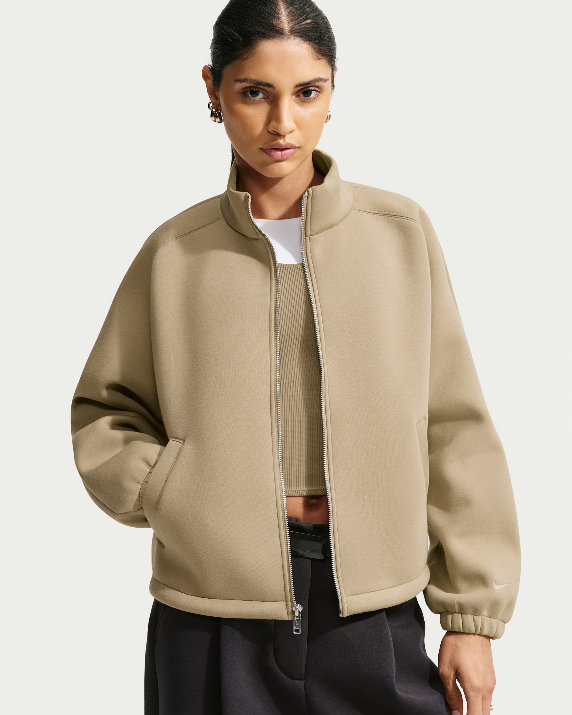 Oversized Nike Pregame Fleece-løbejakke til kvinder - Parachute Beige/Parachute Beige