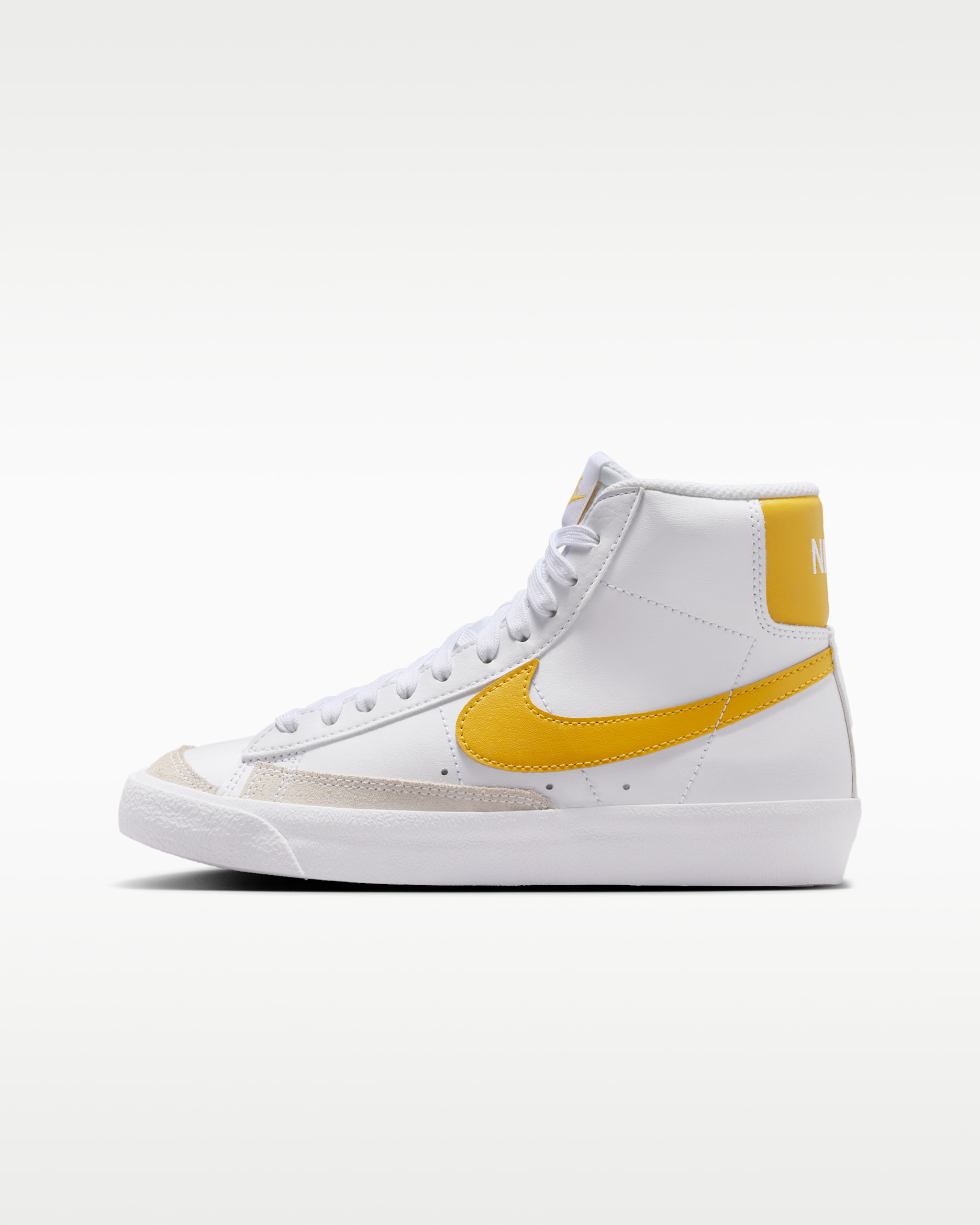Tenis para niños grandes Nike Blazer Mid '77 - Blanco/Blanco/Cuarzo azafrán