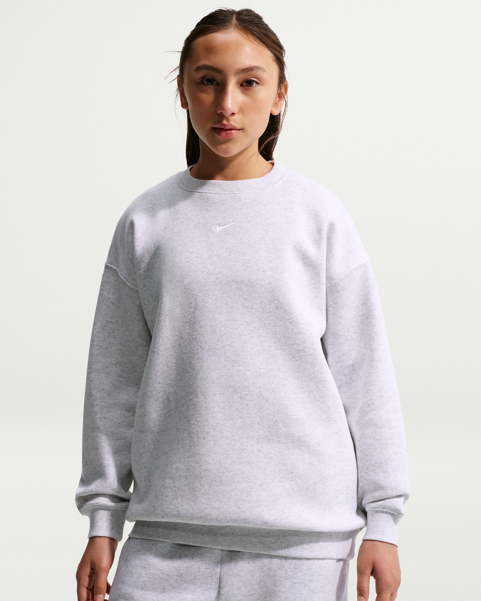 Sweat oversize à col ras-du-cou Nike Sportswear Studio pour ado (fille) - Birch Heather/Blanc