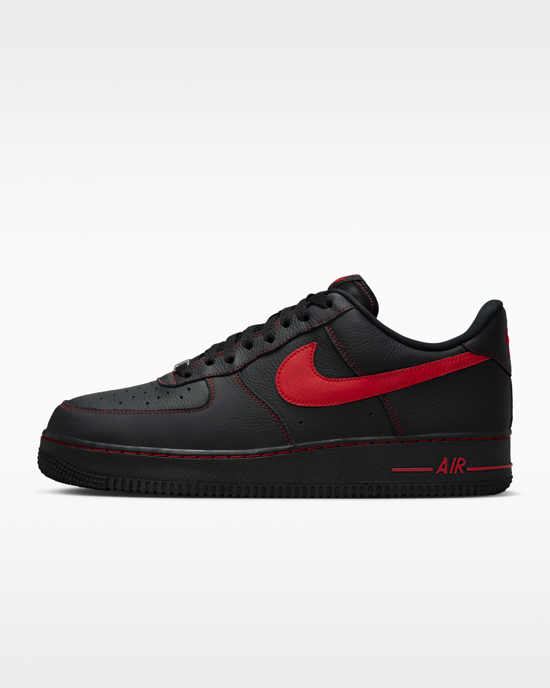 Nike Air Force 1 '07 LV8 男鞋 - 黑色/黑色/黑色/University Red