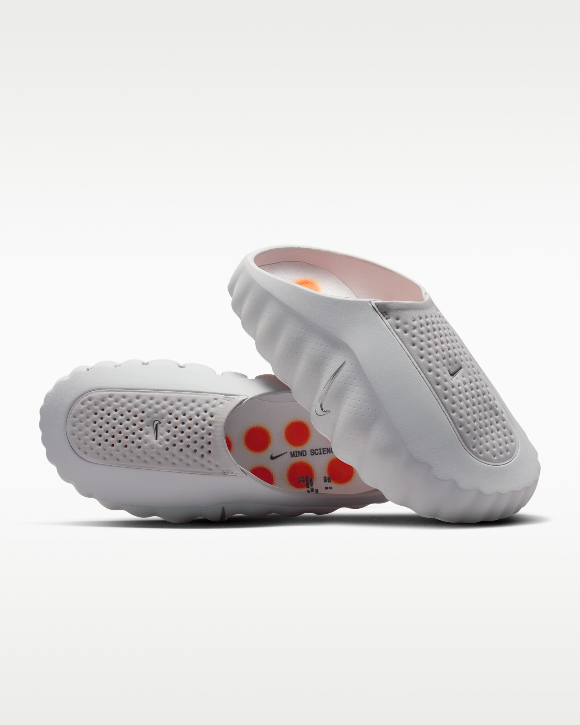 Nike Mind 001 Pregame Mule (Damen) - Light Smoke Grey/Photon Dust/Hyper Crimson/Chrome