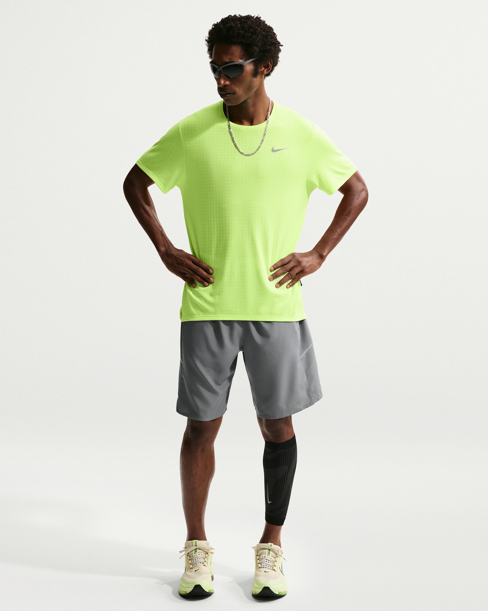 Nike Miler Dri-FIT-Laufshorts ohne Futter (Herren, ca. 23 cm) - Smoke Grey/Smoke Grey