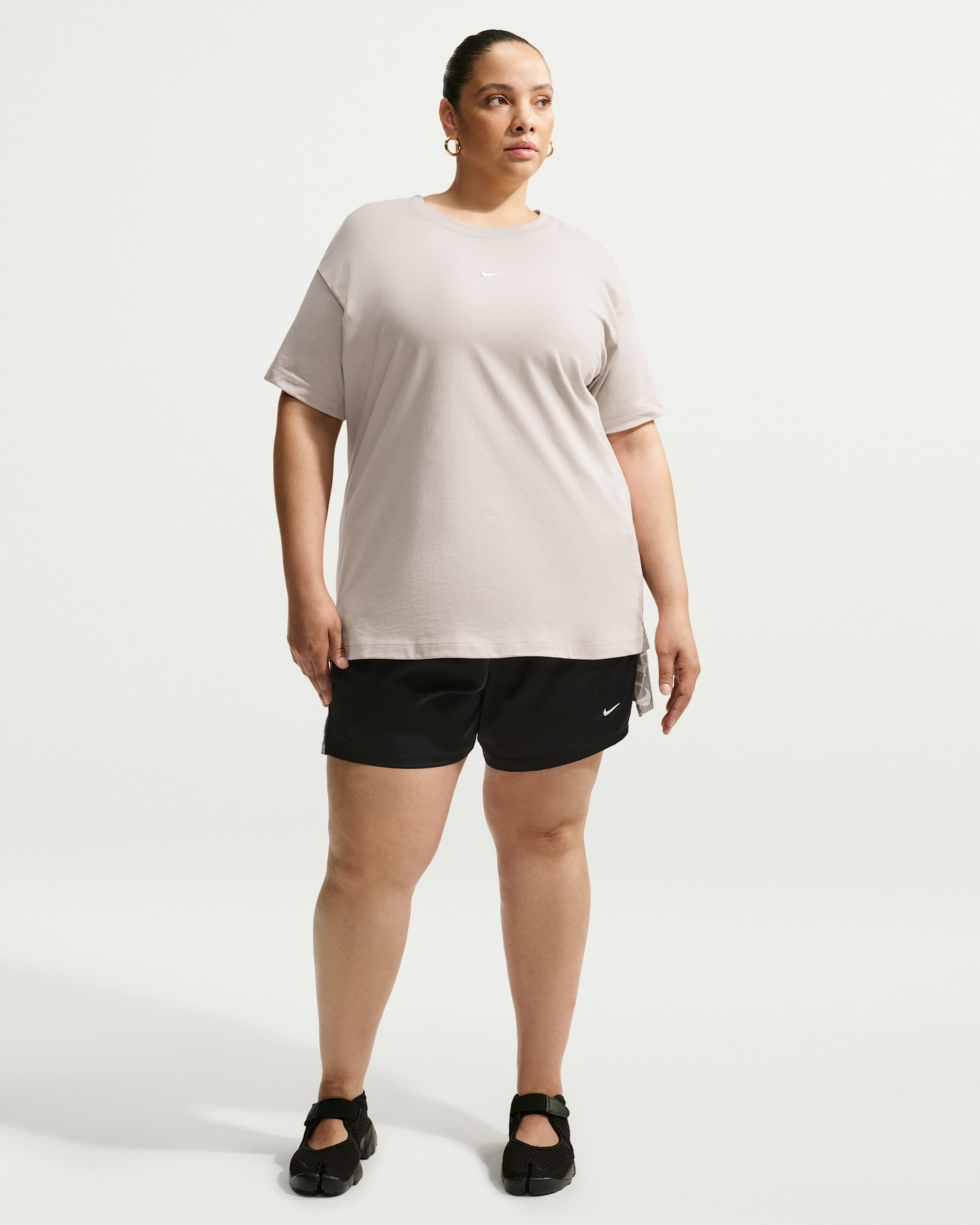Nike Sportswear Chill Lace Women's Loose Mid-Rise Shorts (Plus Size) - Black/Cream II/White