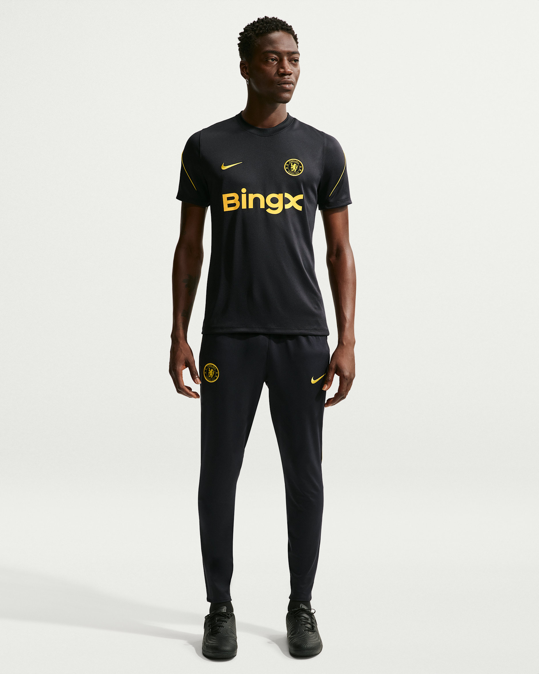 Chelsea F.C. Strike Men's Nike Dri-FIT Football Knit Pants - Pitch Blue/White/Midwest Gold