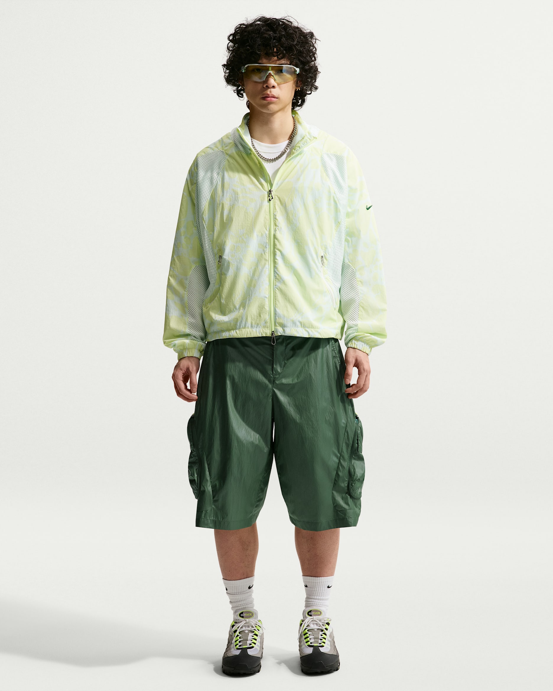 Nike Project F.R.O.G. Men's Woven Pod Cargo Shorts - Fir/Barely Volt/Barely Green