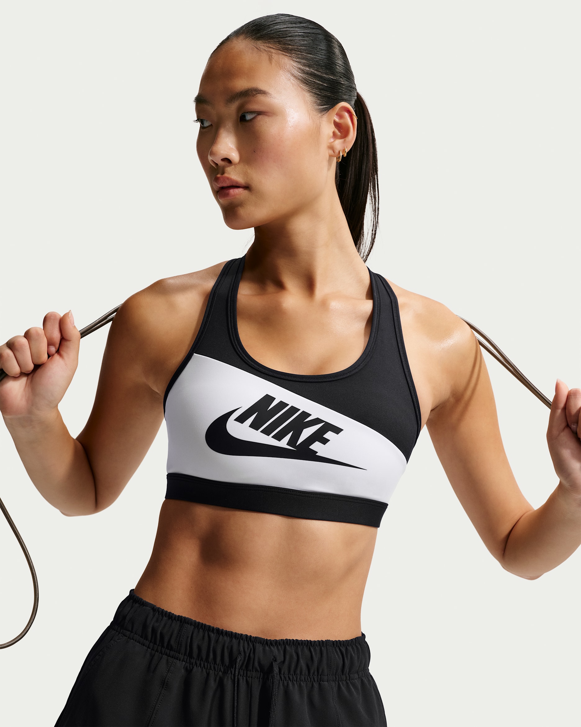 나이키 스우시 여성 미디엄 서포트 패드 스포츠 브라 - 화이트/블랙/블랙/블랙