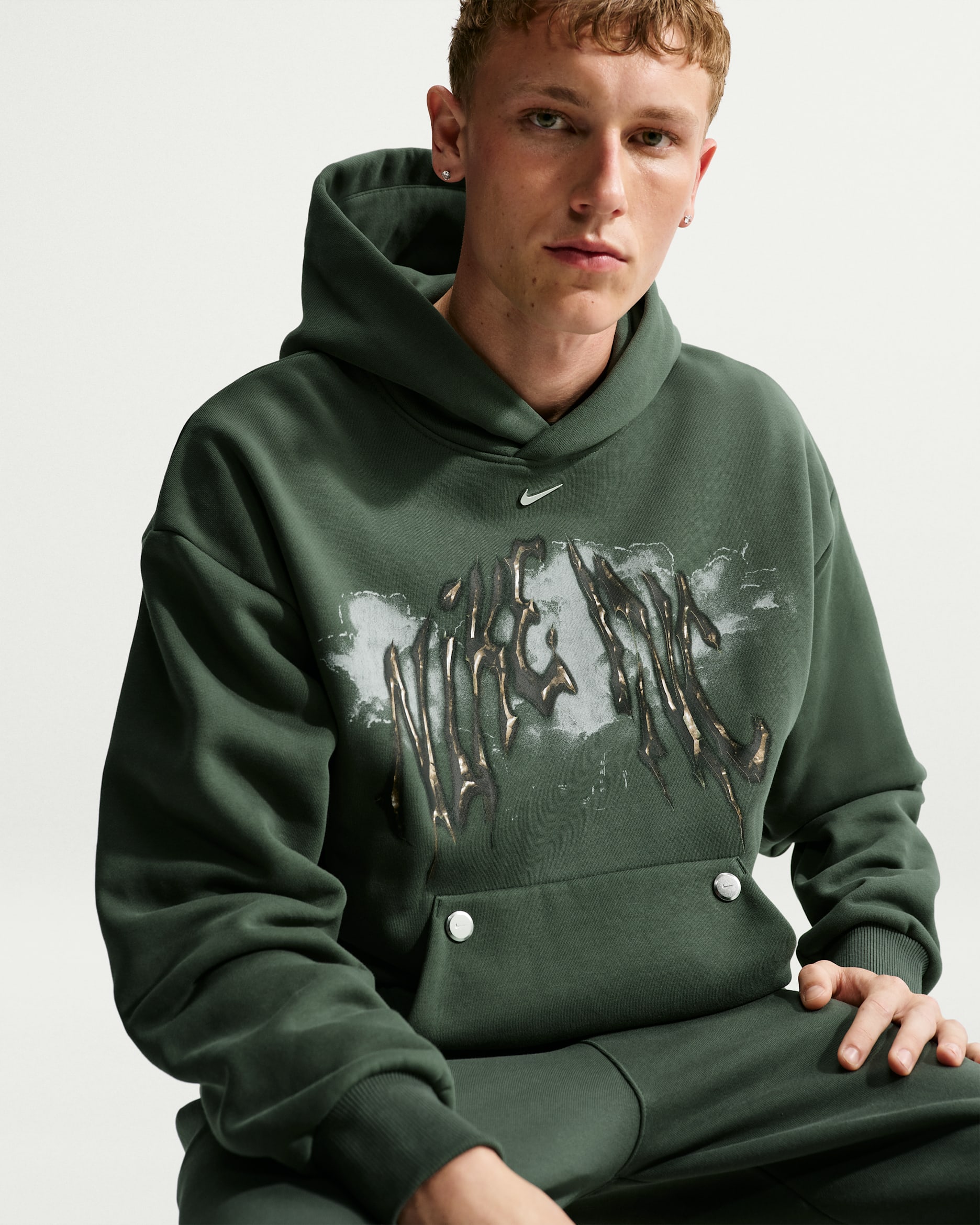 Nike Solo Fleece Men's Pullover Hoodie - Camo Green