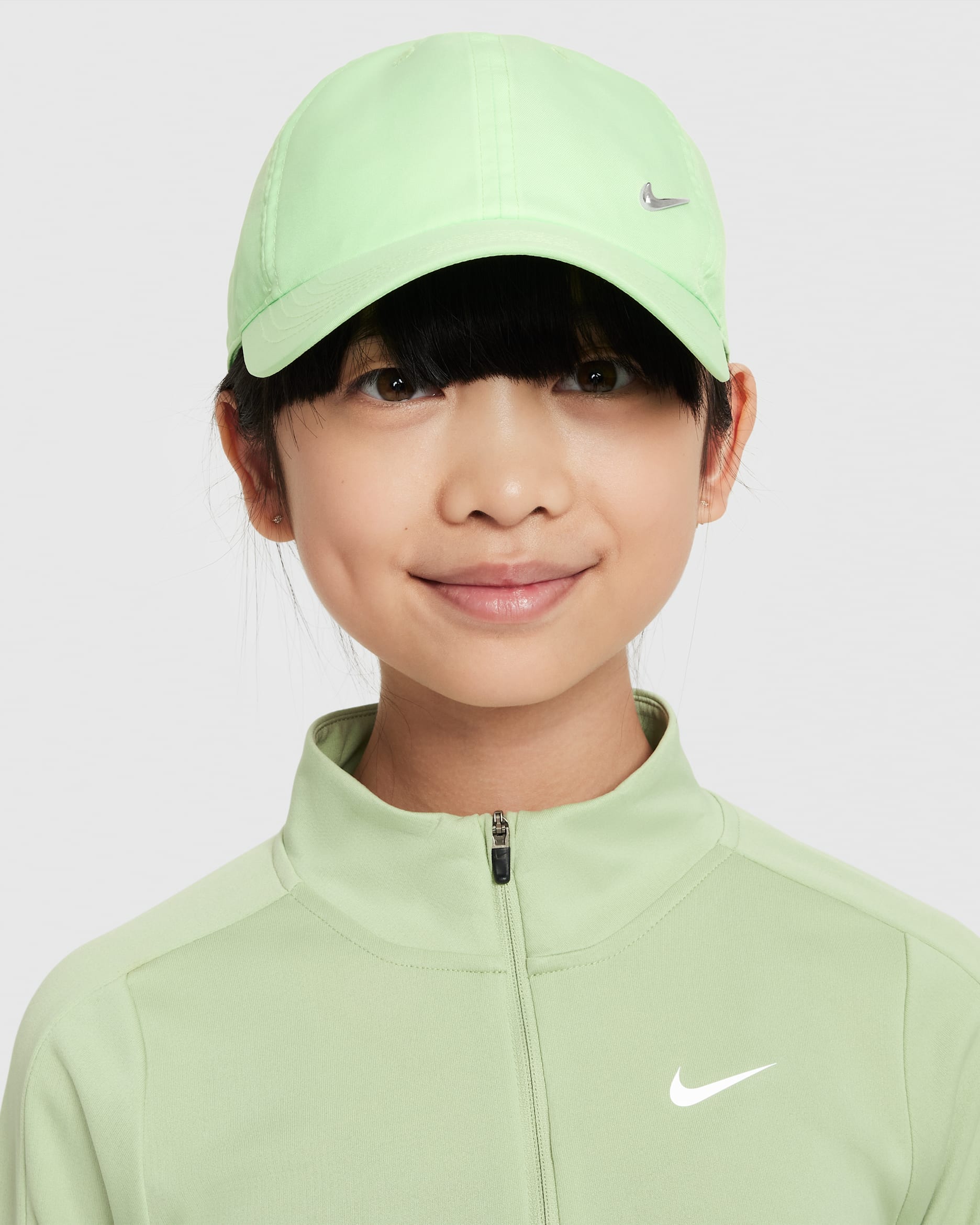 Nike Dri-FIT Club Kids' Unstructured Metal Swoosh Cap - Vapour Green/Metallic Silver