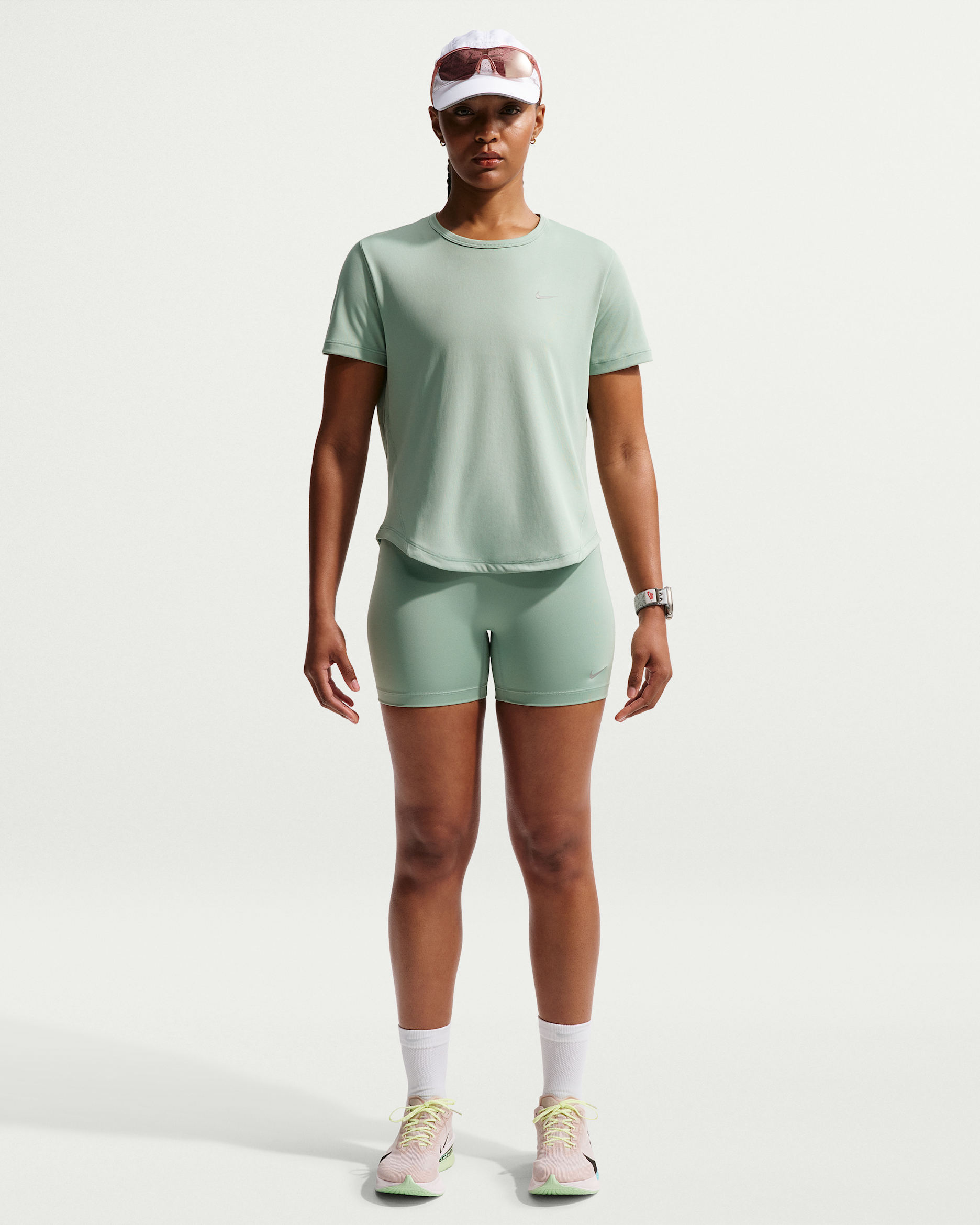 Nike Tempo tettsittende løpeshorts med høyt liv til dame (8 cm) - Steam