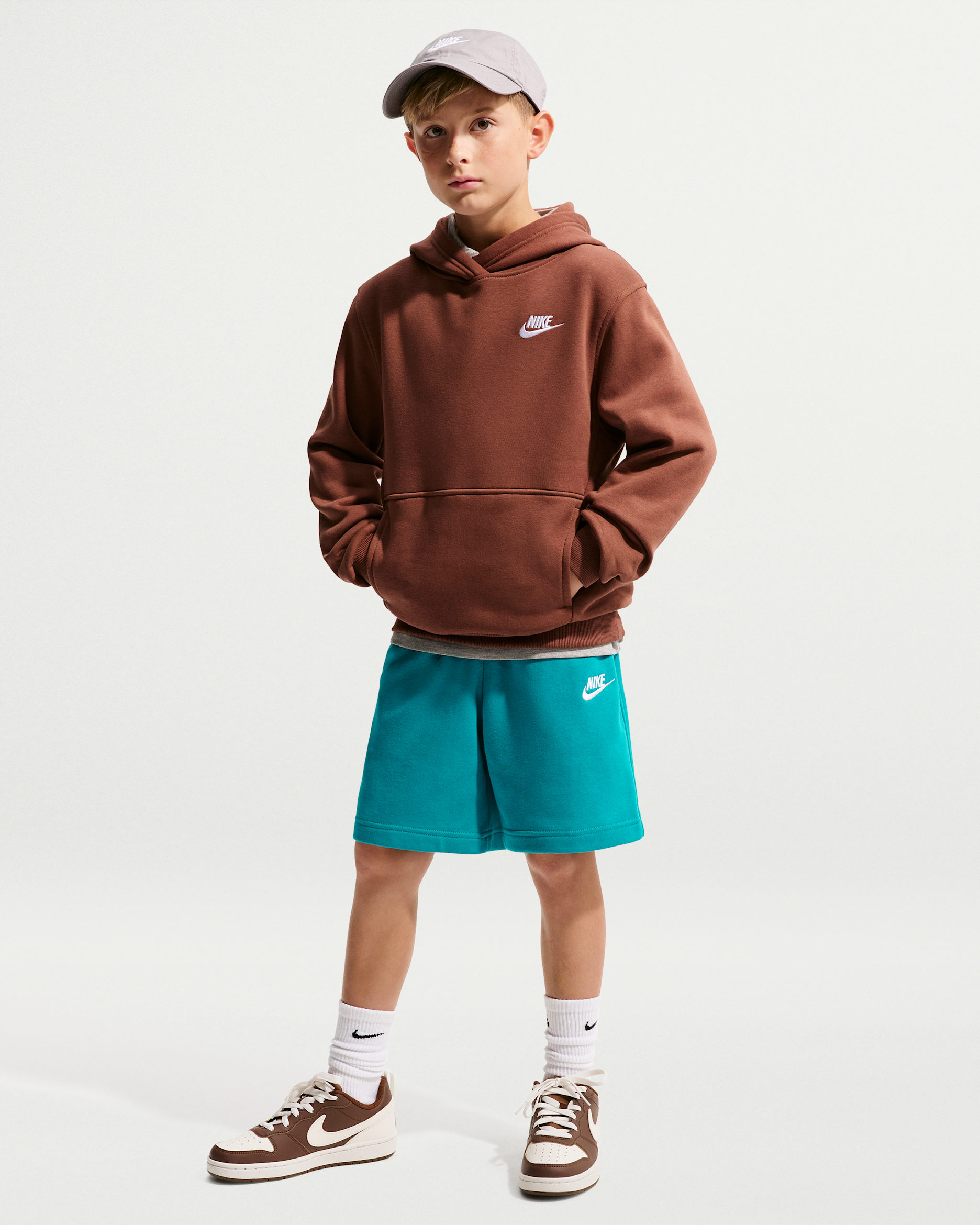 Shorts de French Terry para niños talla grande Nike Sportswear Club Fleece - Energía/Blanco