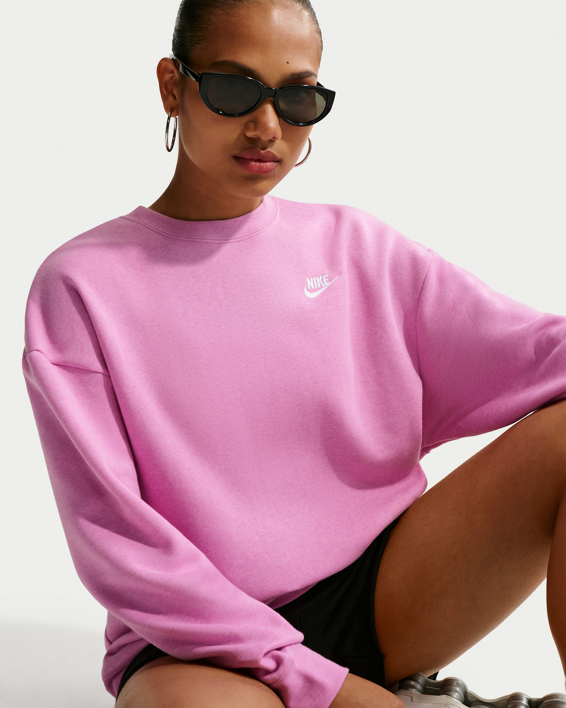 Sudadera de cuello redondo holgada para mujer Nike Sportswear Club Fleece - Magenta claro/Jaspeado/Blanco