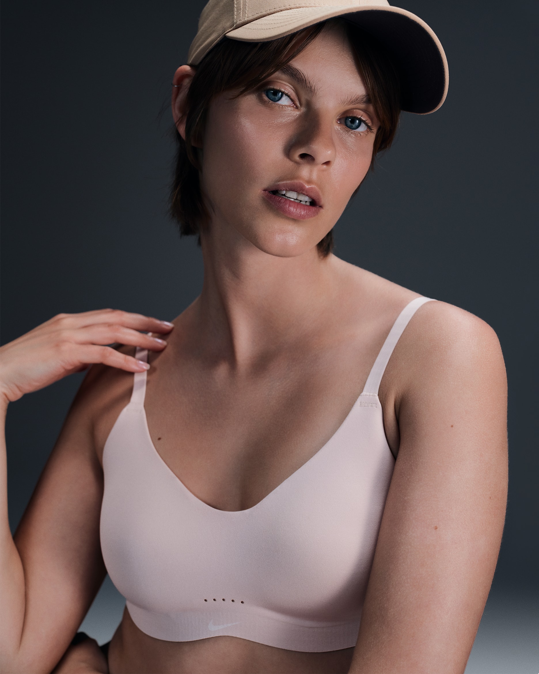 Nike Alate Minimalist Women's Light-Support Padded Convertible Sports Bra - Particle Beige/White