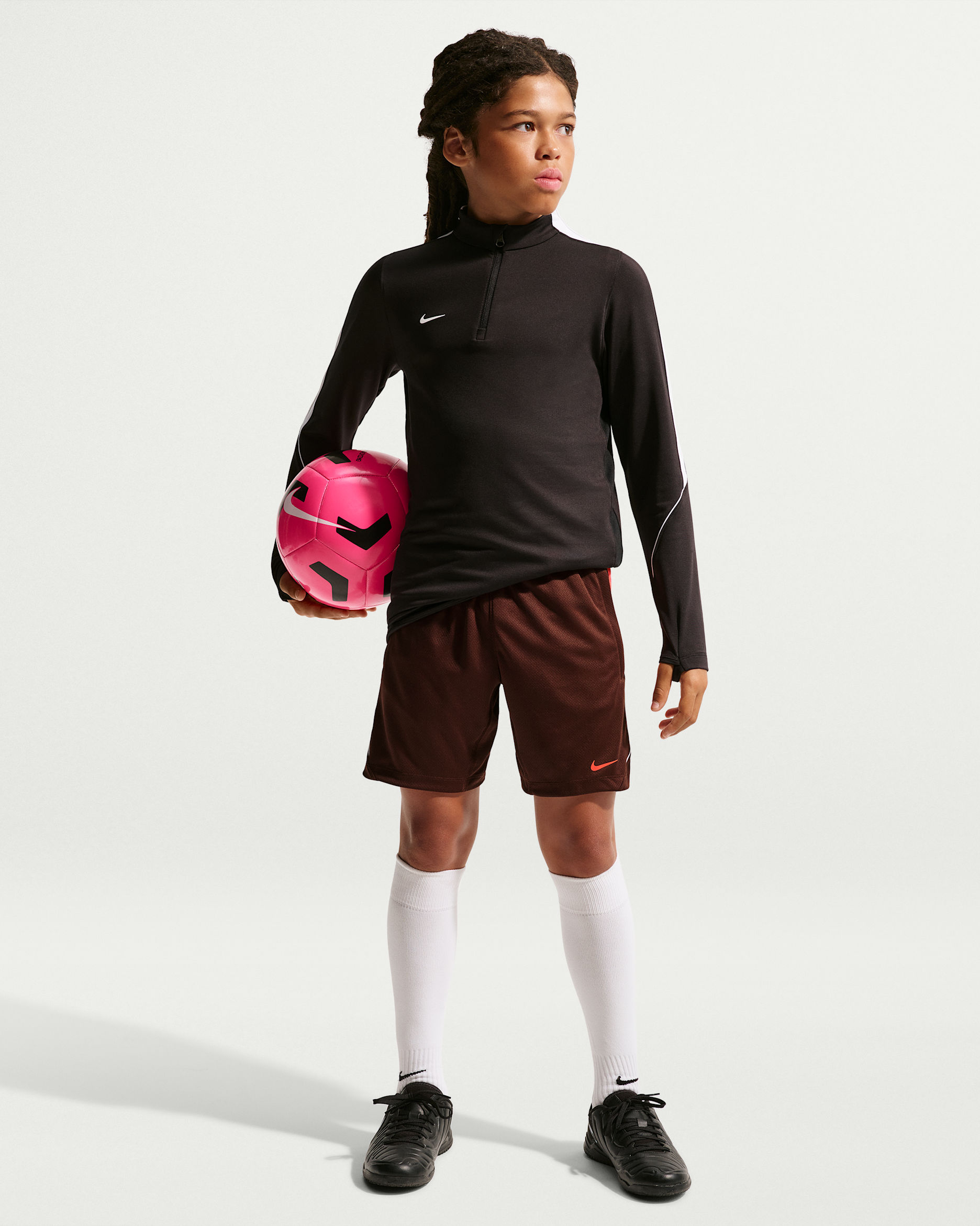 Nike Strike Dri-FIT-fodboldshorts til større børn - Mystic Dates/Bright Crimson/hvid/Bright Crimson