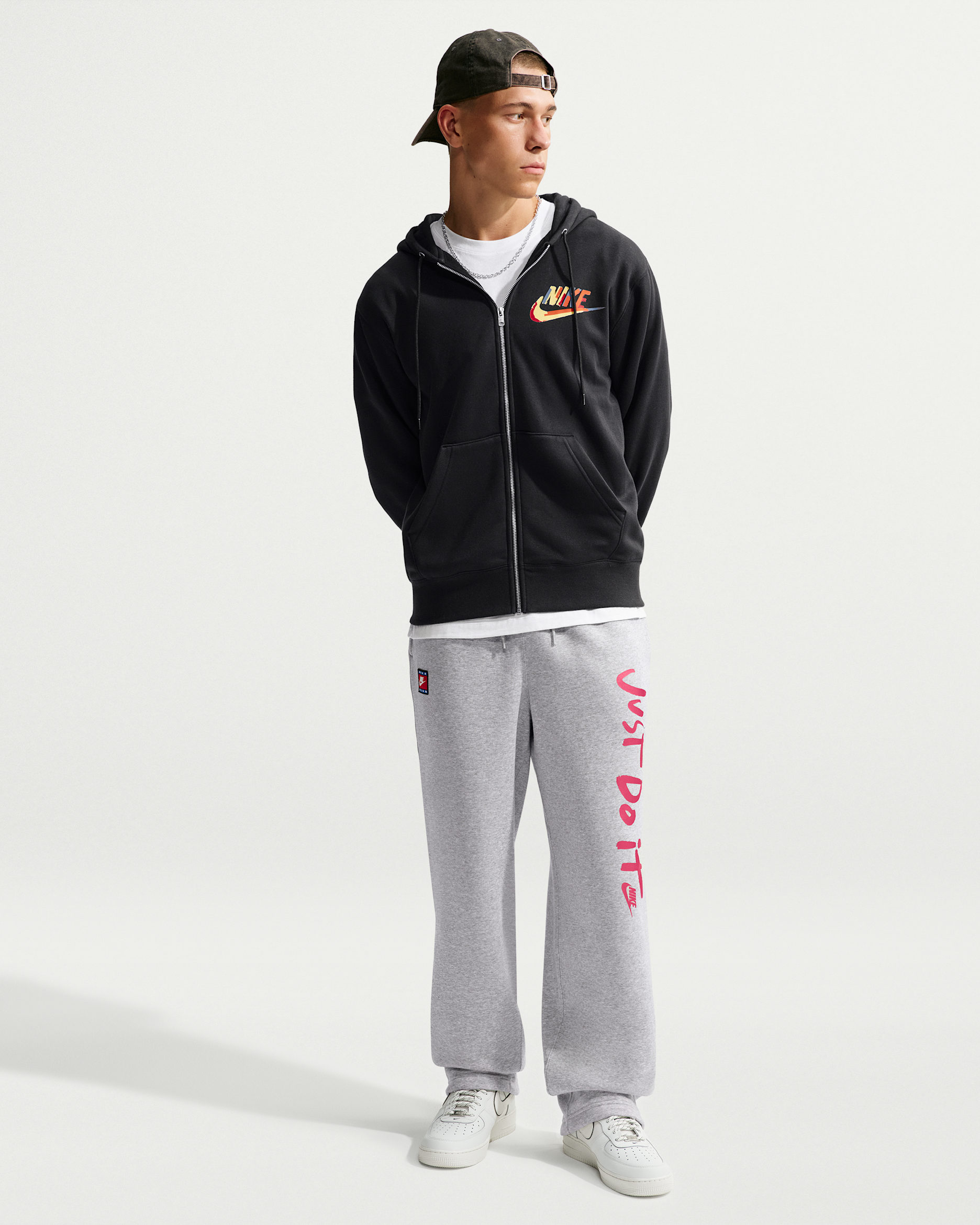 Pants de tejido Fleece con cordón elástico para hombre Nike Club - Gris oscuro jaspeado/Gris humo claro/Rojo duro