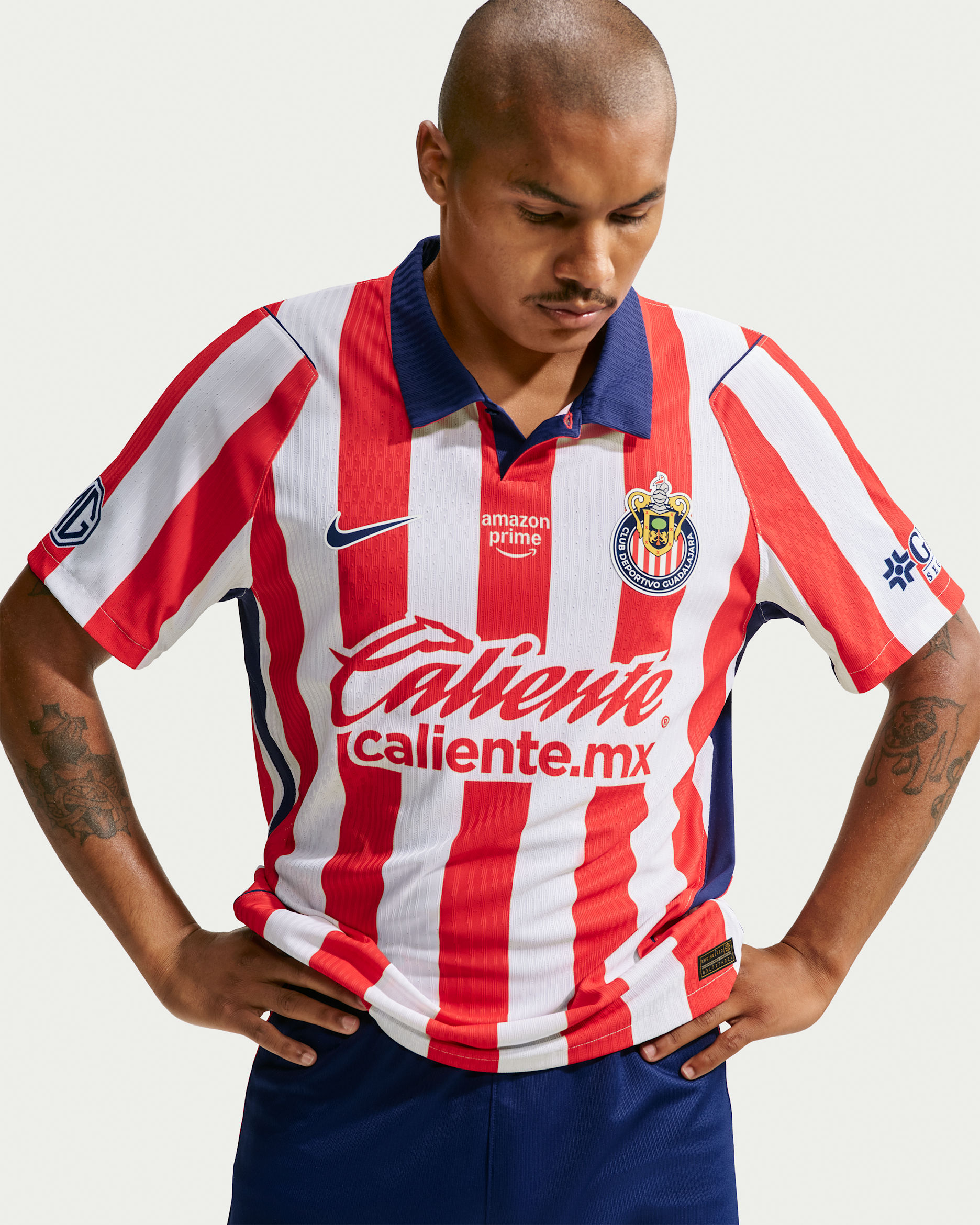 Jersey de futbol Nike Aero-FIT Authentic del C.D. Guadalajara local 2026/27 Match para hombre - Blanco/Rojo velocidad/Azul fiel