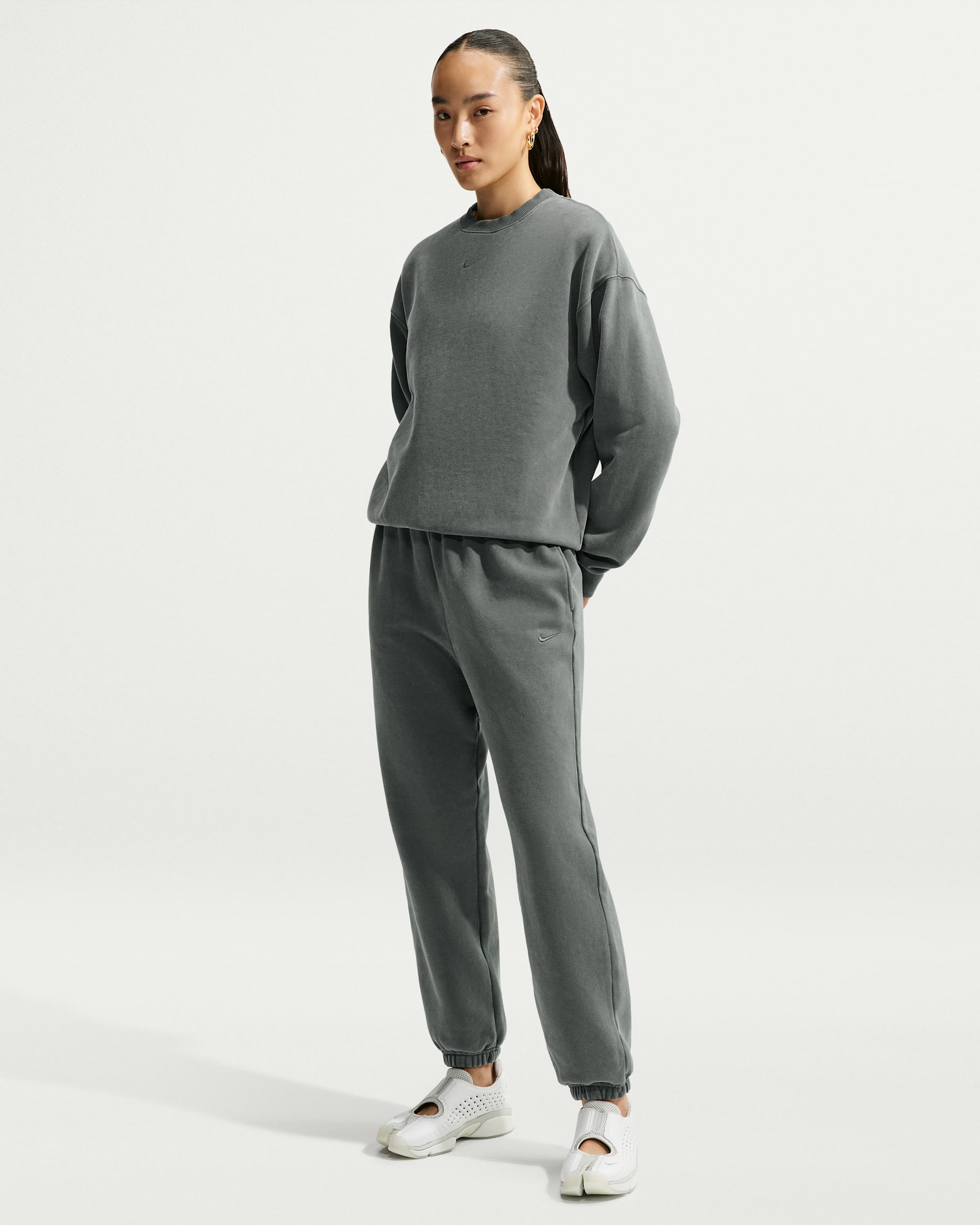 Nike Studio Fleece Medium Weight 女款寬版高腰水洗束口長褲 - Camo Green/Camo Green