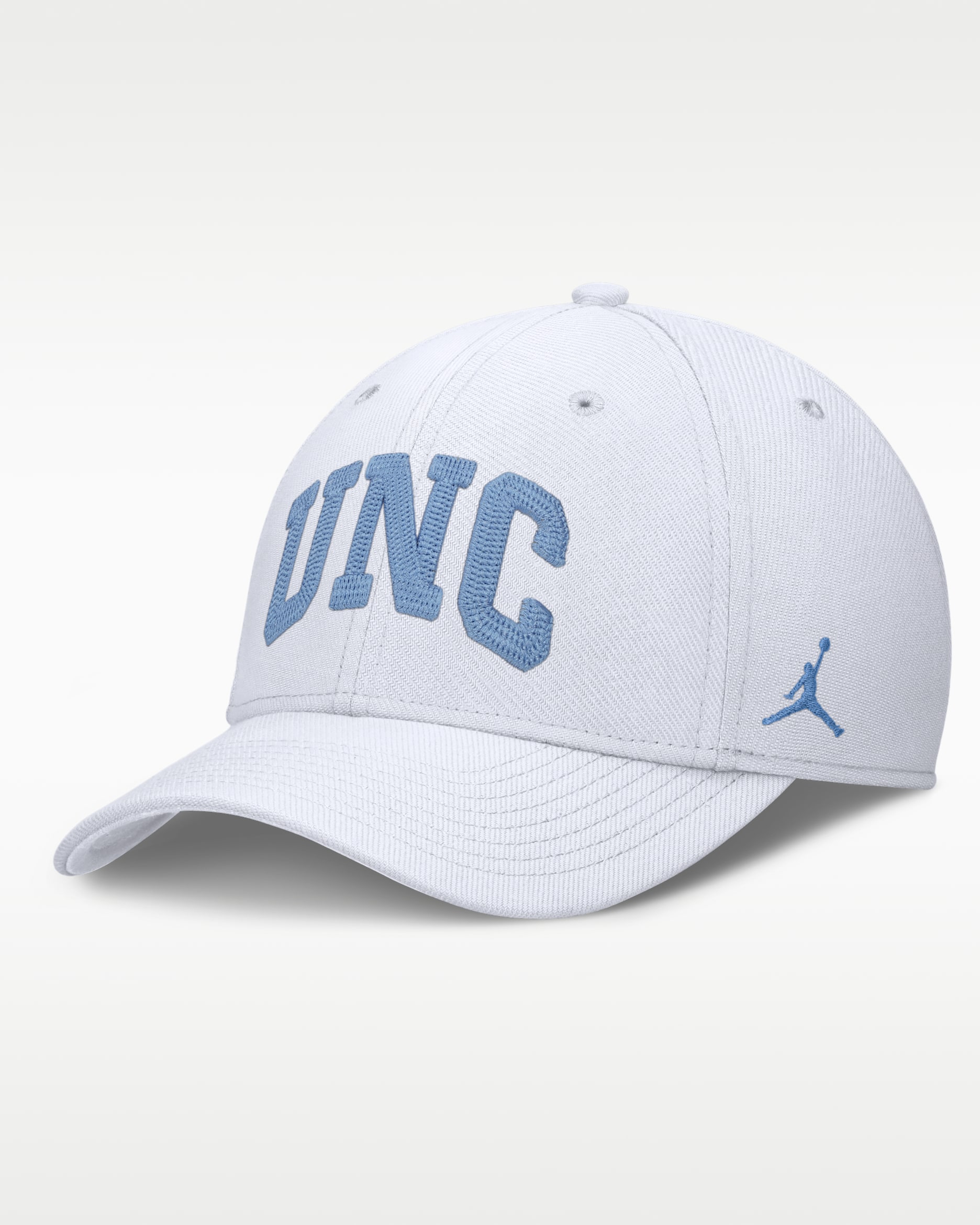 Gorra universitaria marca Jordan para hombre Dri-FIT North Carolina Classic Swooshflex - Blanco