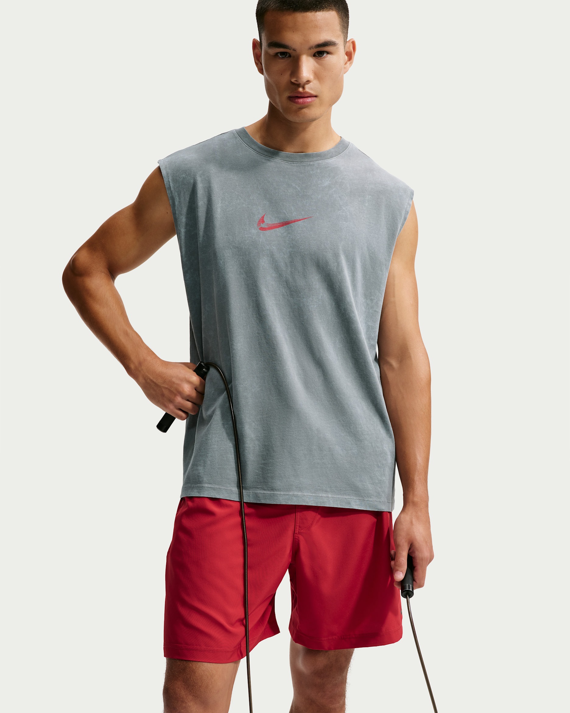 ナイキ メンズ スリーブレス Tシャツ - スモークグレー/タフレッド