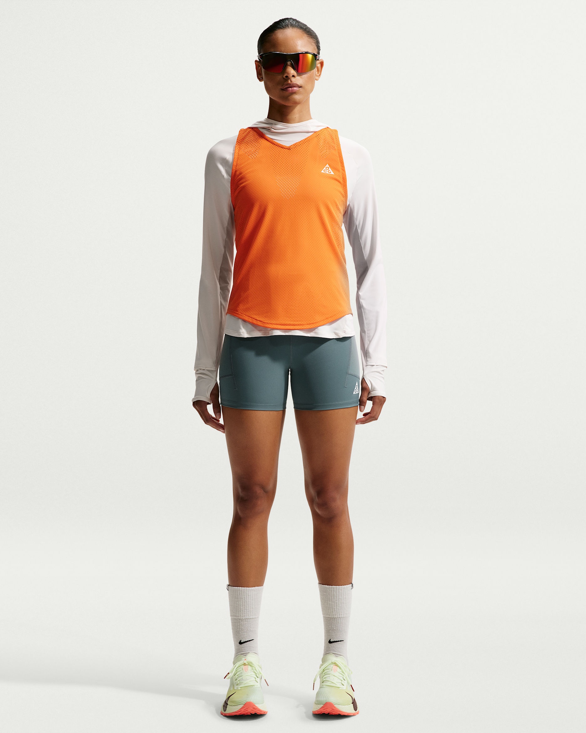 Shorts de trail running de 10 cm de tiro alto Dri-FIT para mujer Nike ACG - Pizarra mineral/Abeto negro/Mar de cristal/Blanco cumbre