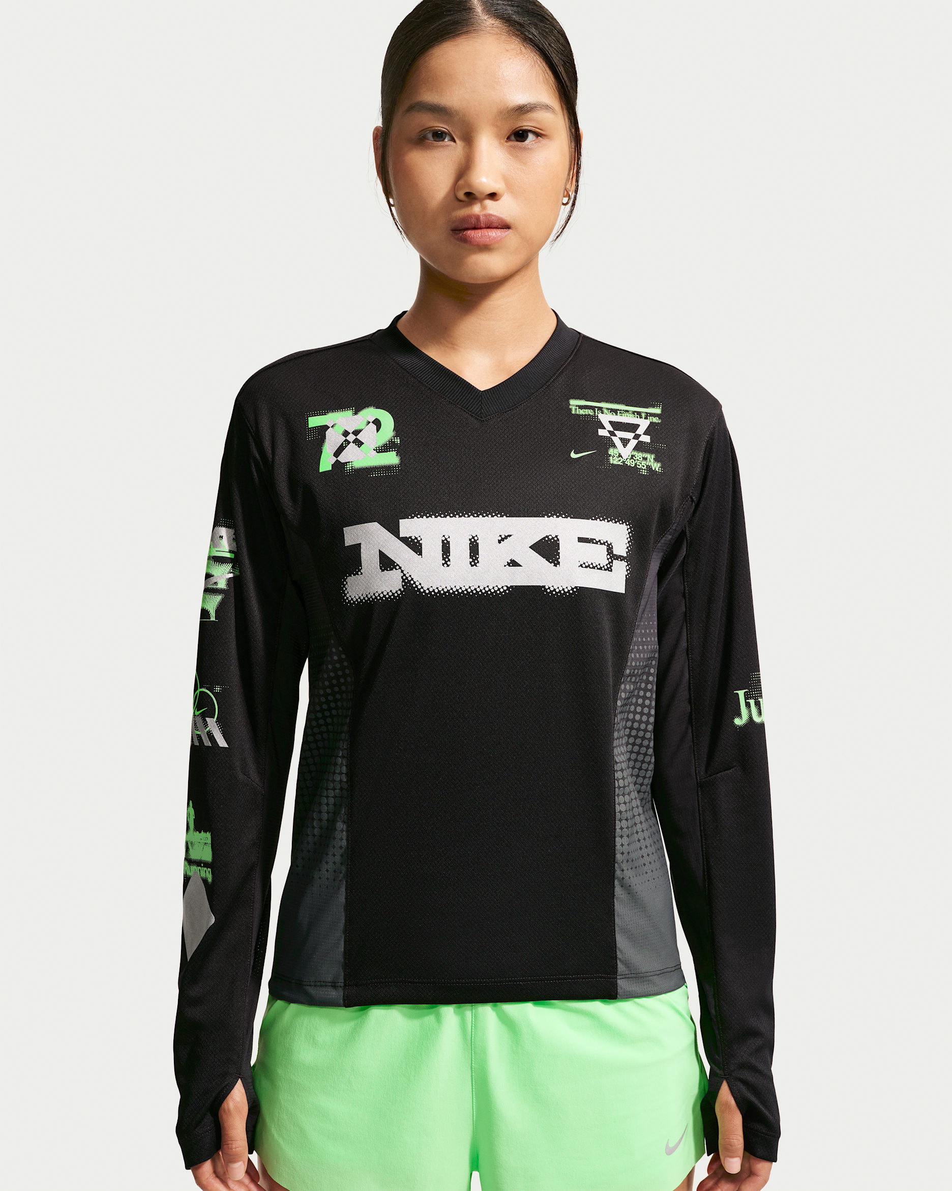 Nike Swift 女款長袖跑步上衣 - 黑色/Iron Grey/Illusion Green