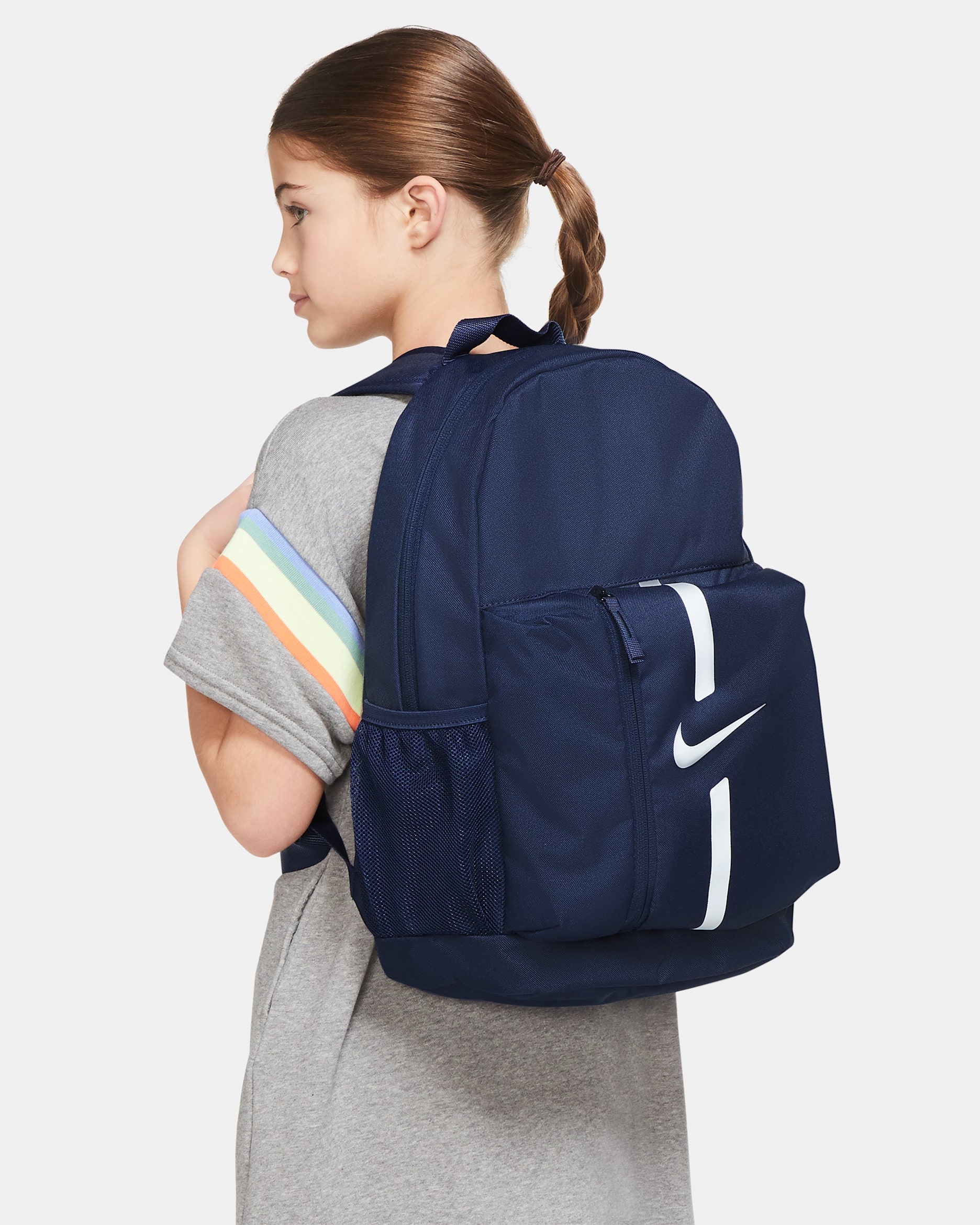 Nike Academy Team Mochila de fútbol (22 l) - Niño/a - Midnight Navy/Negro/Blanco
