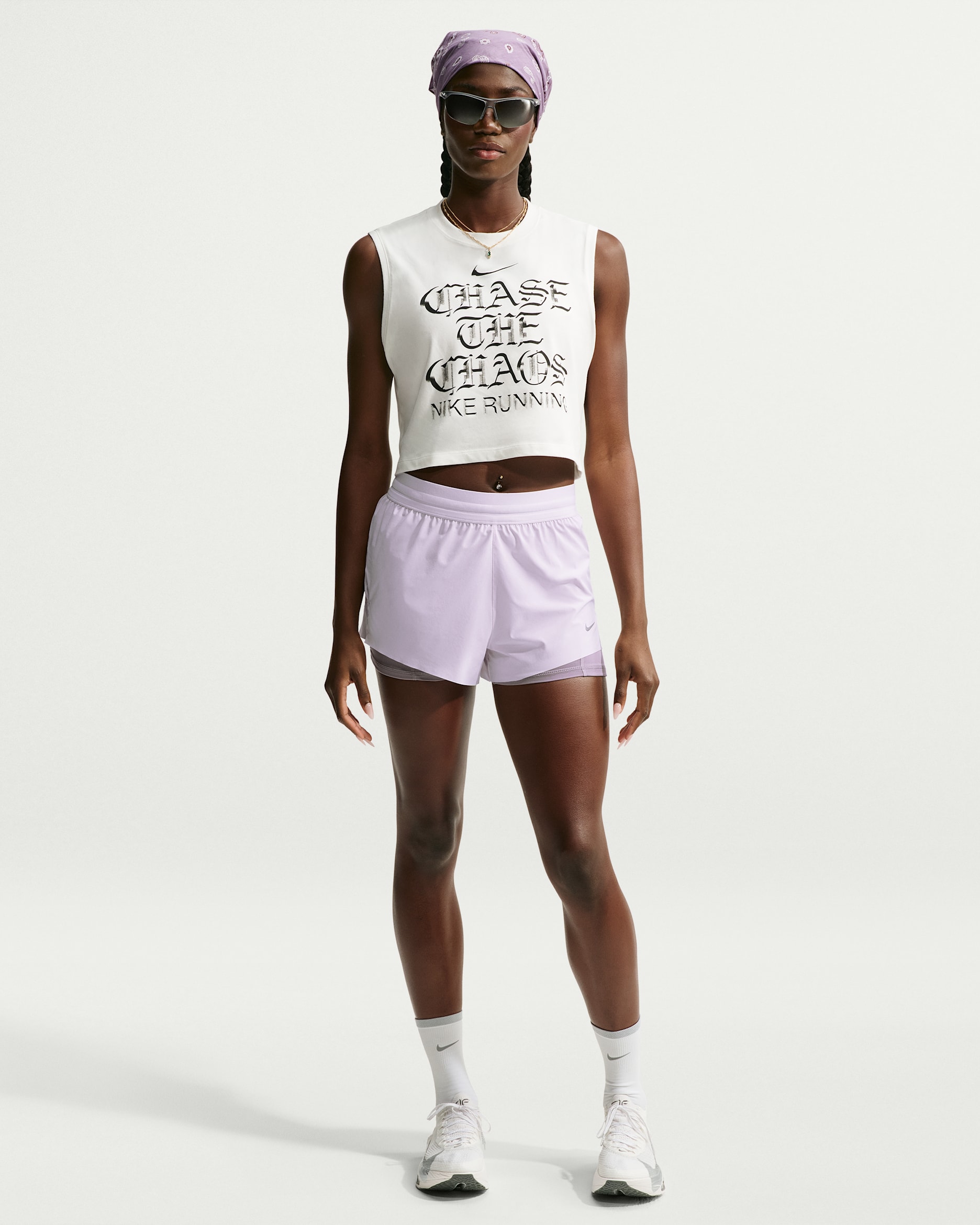 Shorts de correr Dri-FIT de tiro medio 2 en 1 para mujer Nike Swift - Lila desteñido/Mena violeta claro