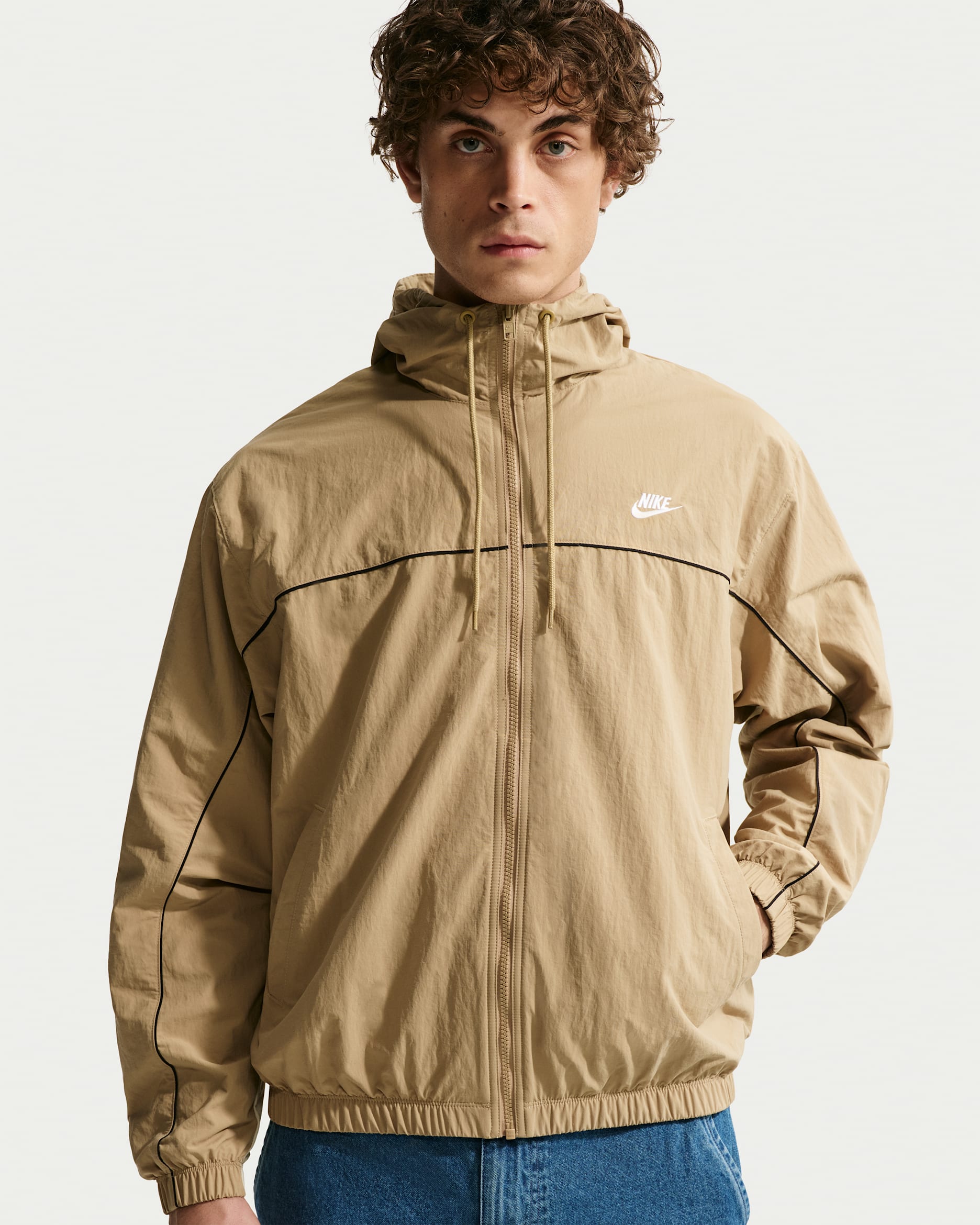 Chamarra con gorro para hombre Nike Club - Beige paracaídas/Caqui claro/Negro/Blanco
