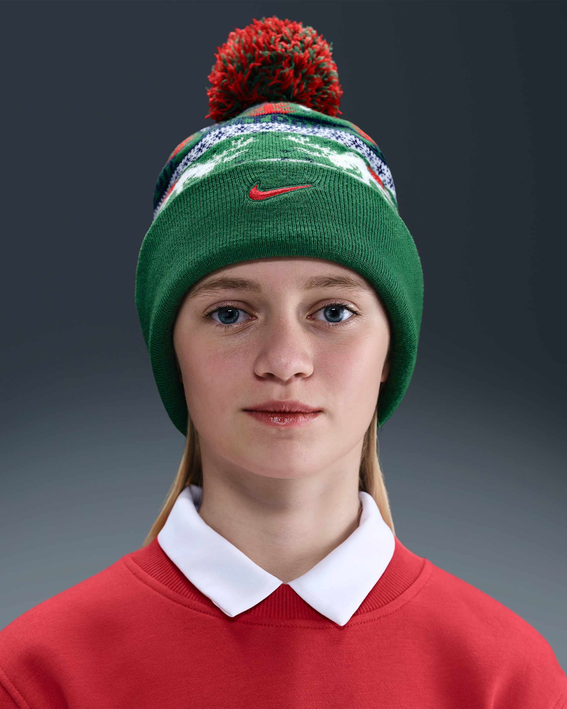 Nike Peak Beanie mit Standardbündchen (ältere Kinder) - Pine Green/Sail/Midnight Navy