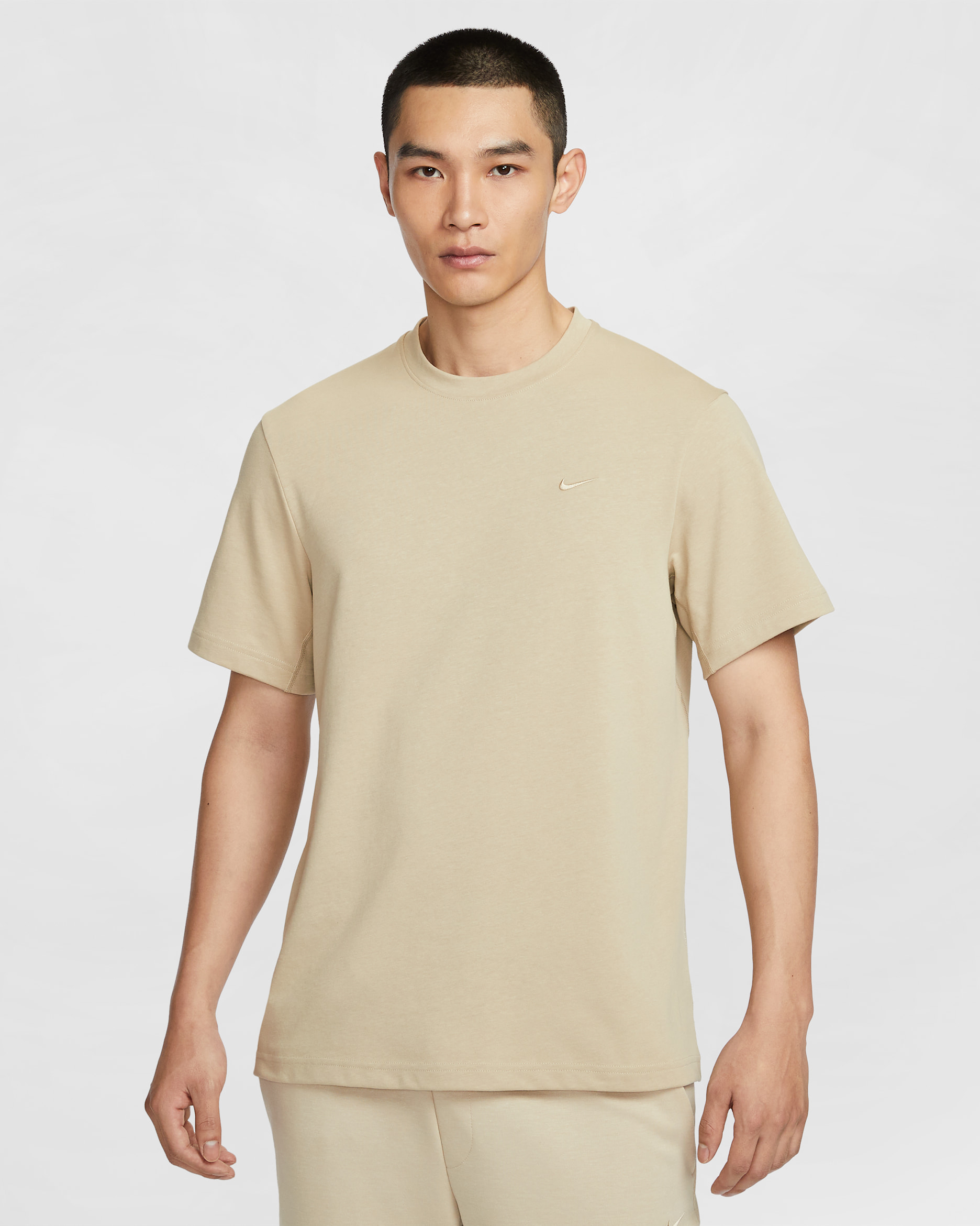 Nike Dri-FIT Primary 男款訓練 T 恤 - 沙漠卡其色/沙漠卡其色