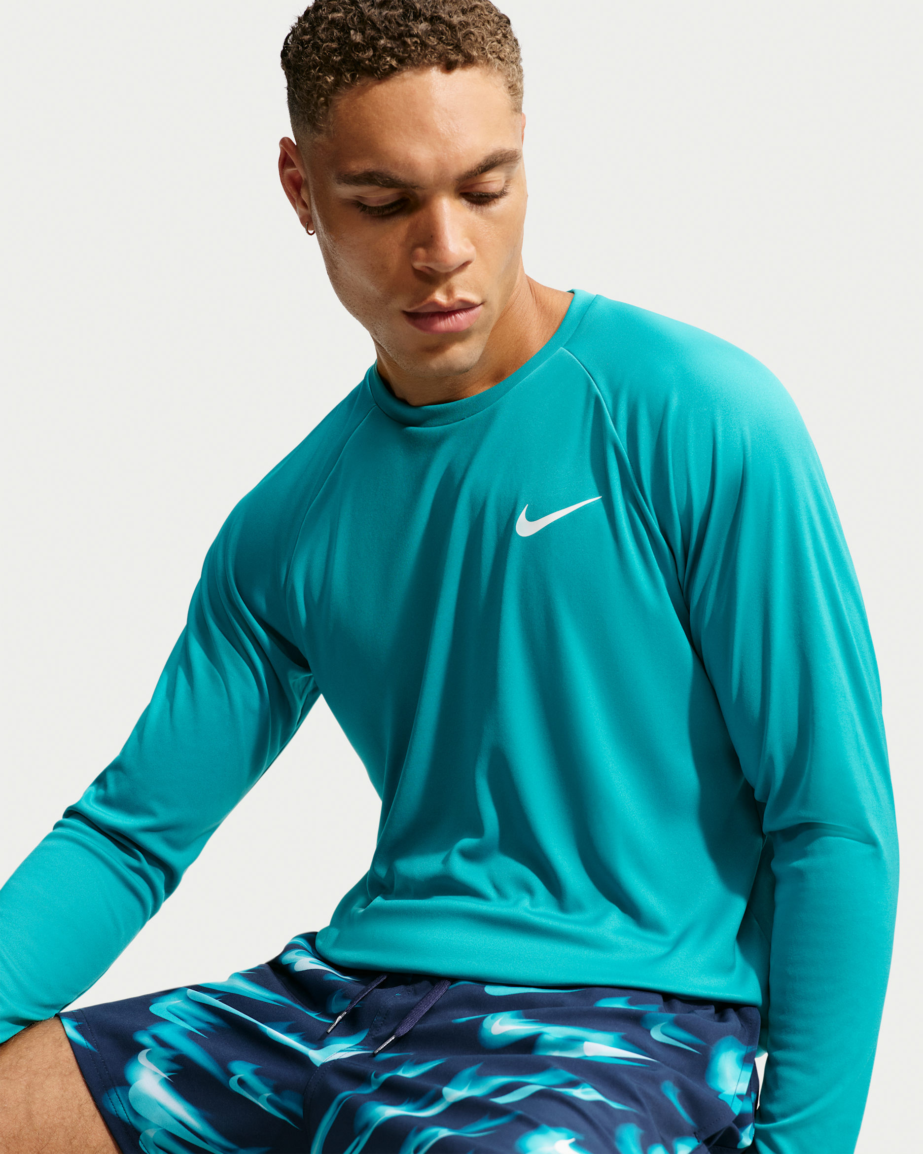 Playera de manga larga Dri-FIT UV para hombre Nike Swim Hydroguard Essential - Energía/Blanco
