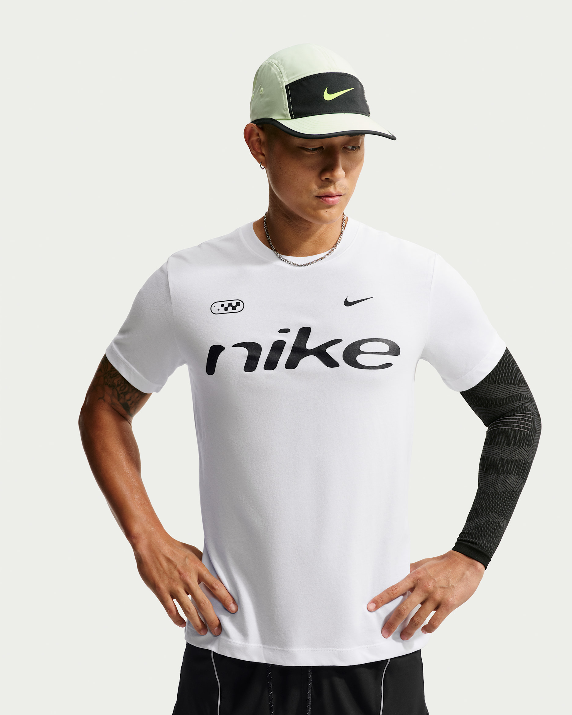 Nike 男款 Dri-FIT 跑步 T 恤 - 白色